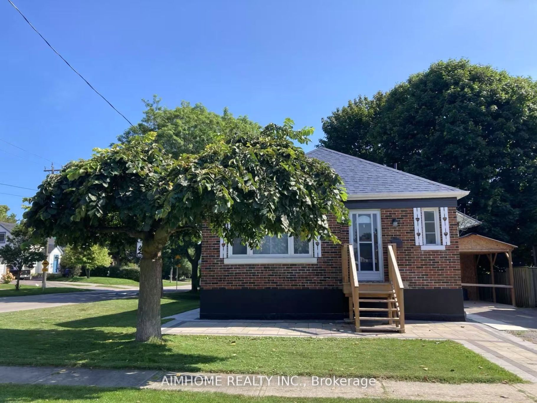 221 St Lawrence Street Property Photo 1