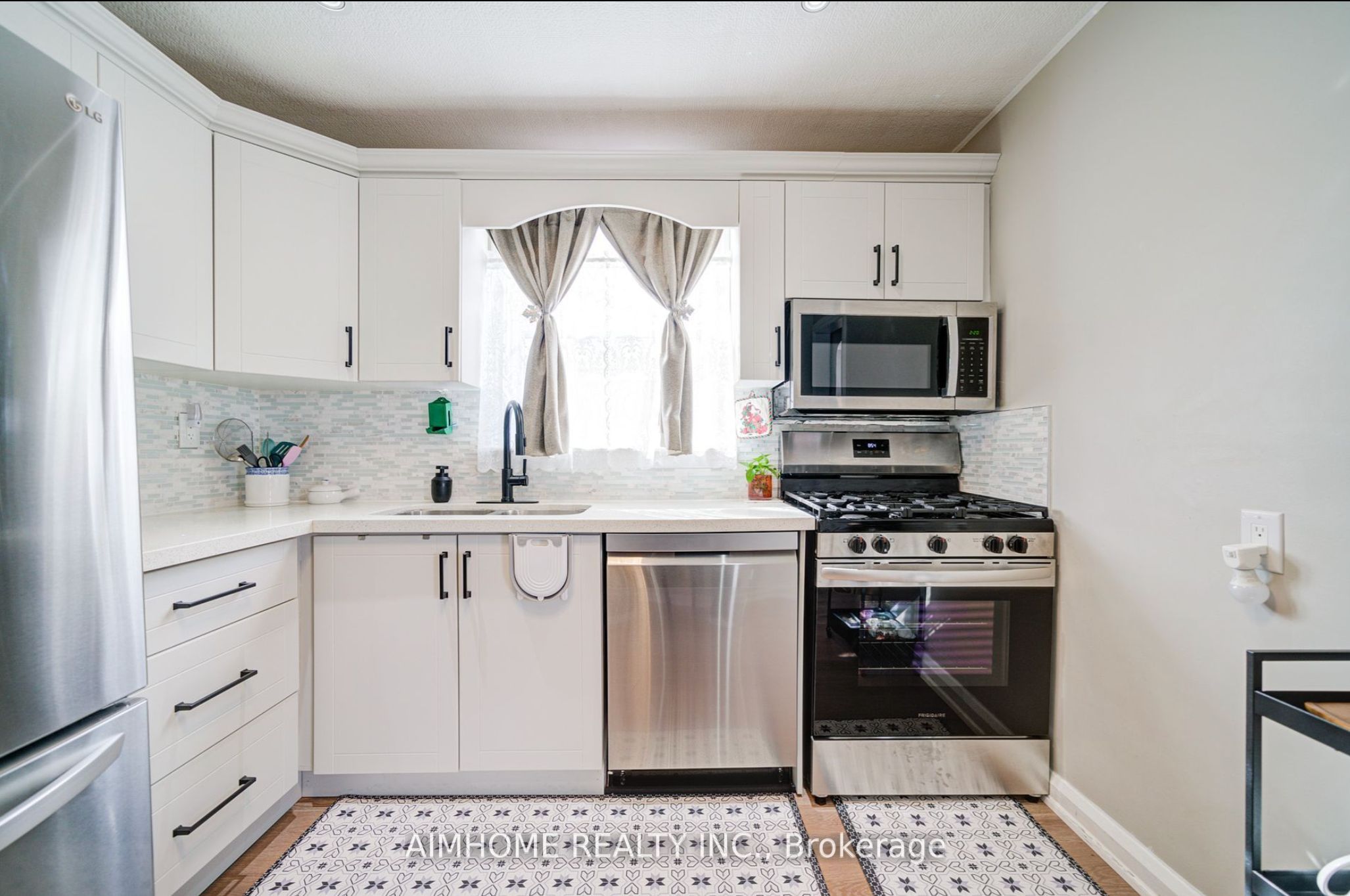 221 St Lawrence Street Property Photo 14
