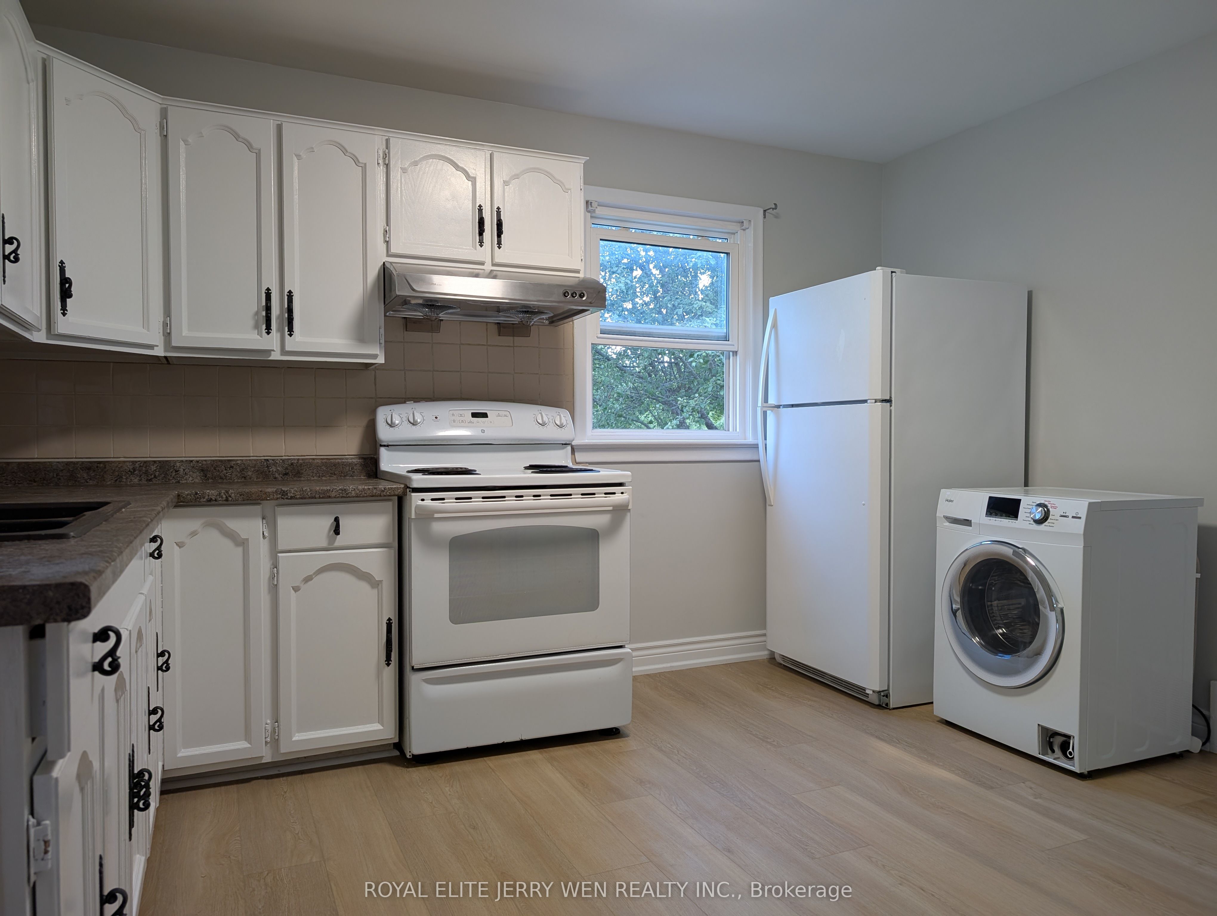 459 Wilson Road N Upper Property Photo 6
