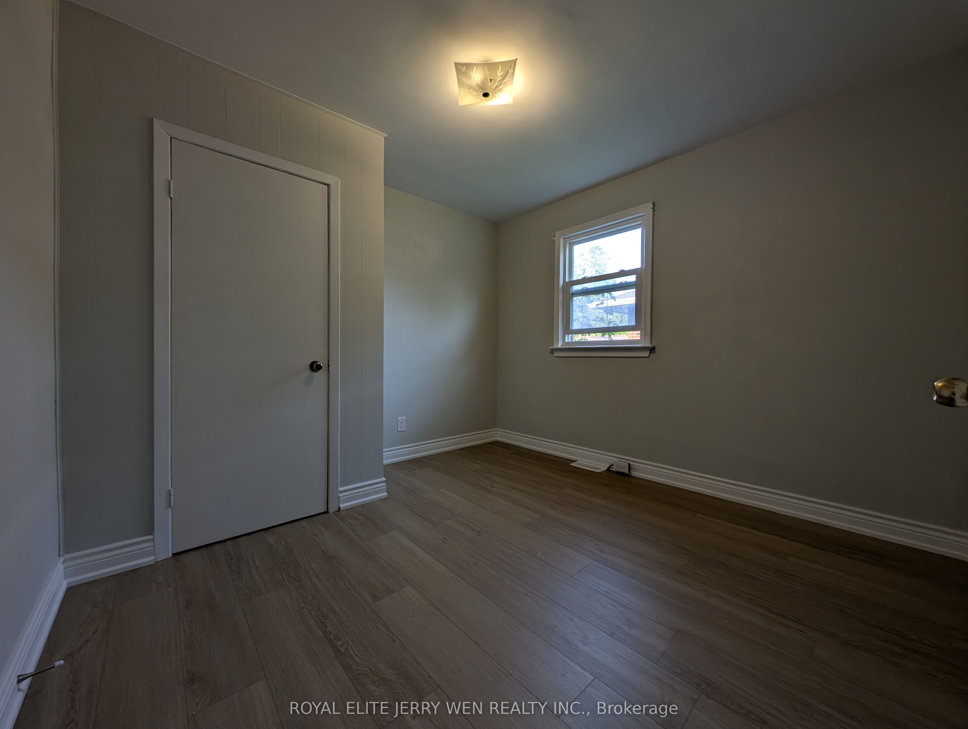 459 Wilson Road N Upper Property Photo 8