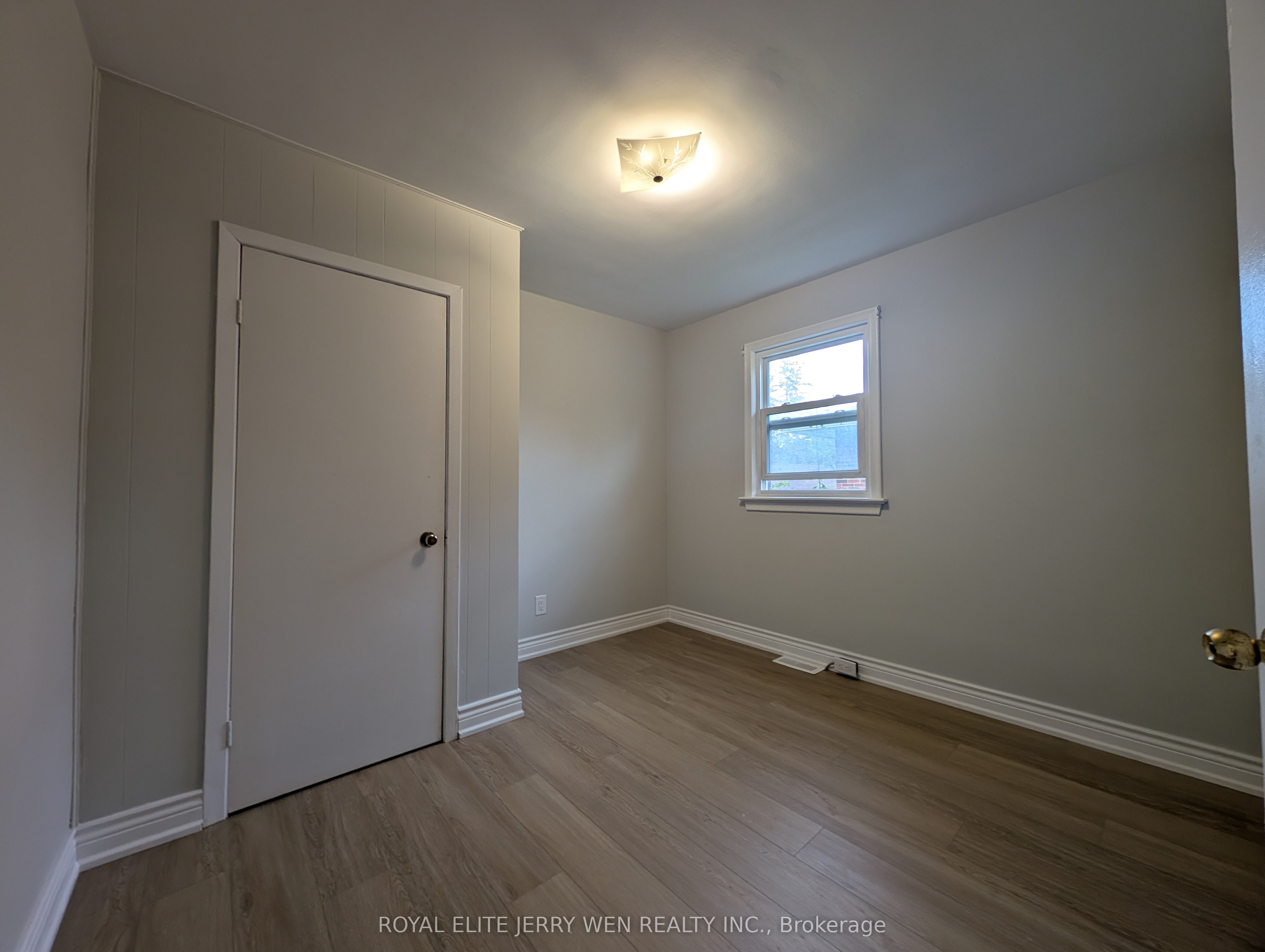 459 Wilson Road N Upper Property Photo 9