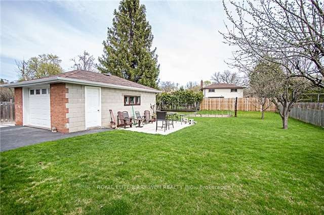 459 Wilson Road N Upper Property Photo 18