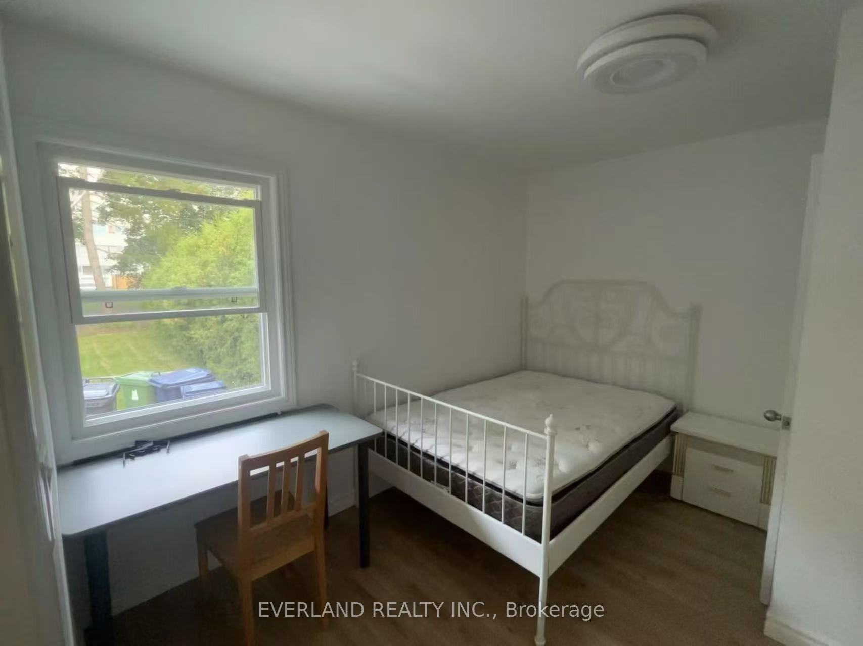 #upper - 52 Fairglen Avenue Property Photo 2