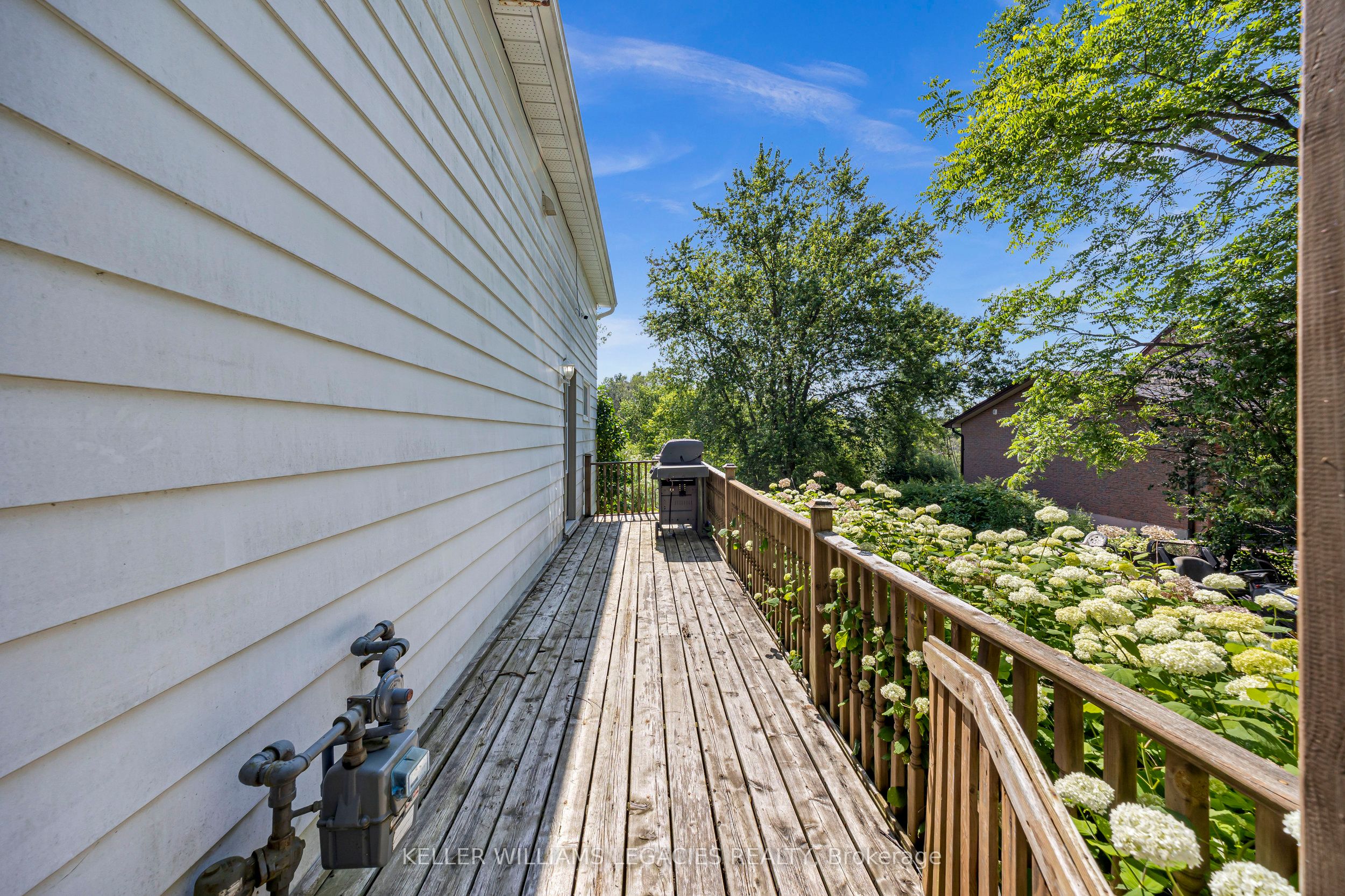 9070 Ashburn Road Property Photo 4
