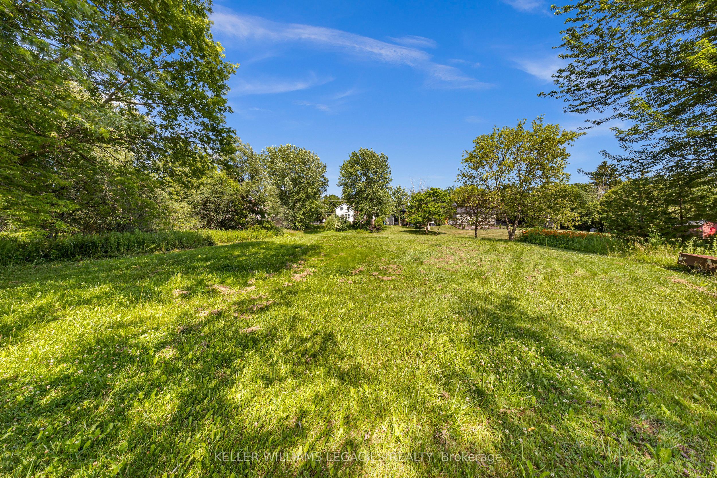 9070 Ashburn Road Property Photo 9