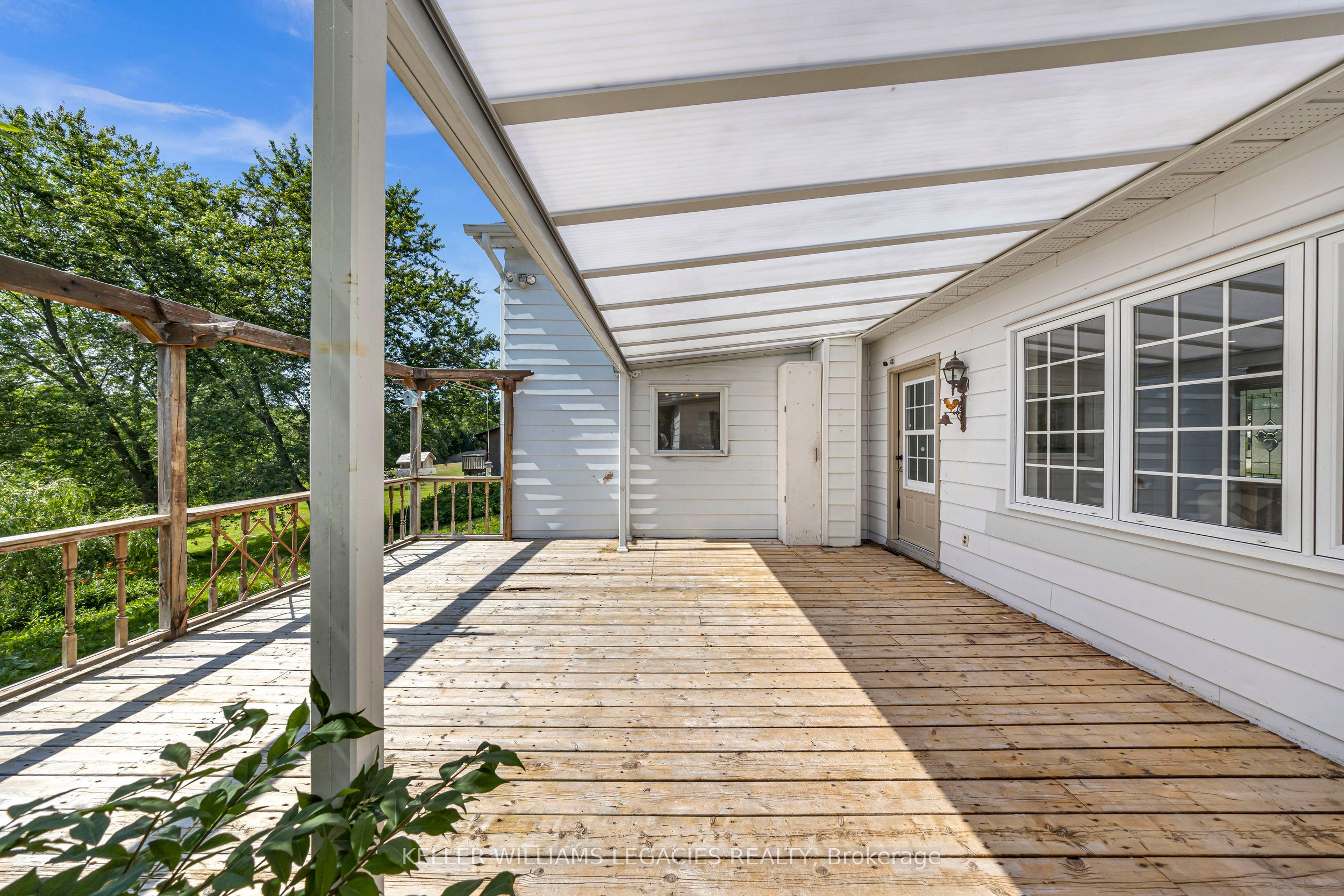 9070 Ashburn Road Property Photo 10