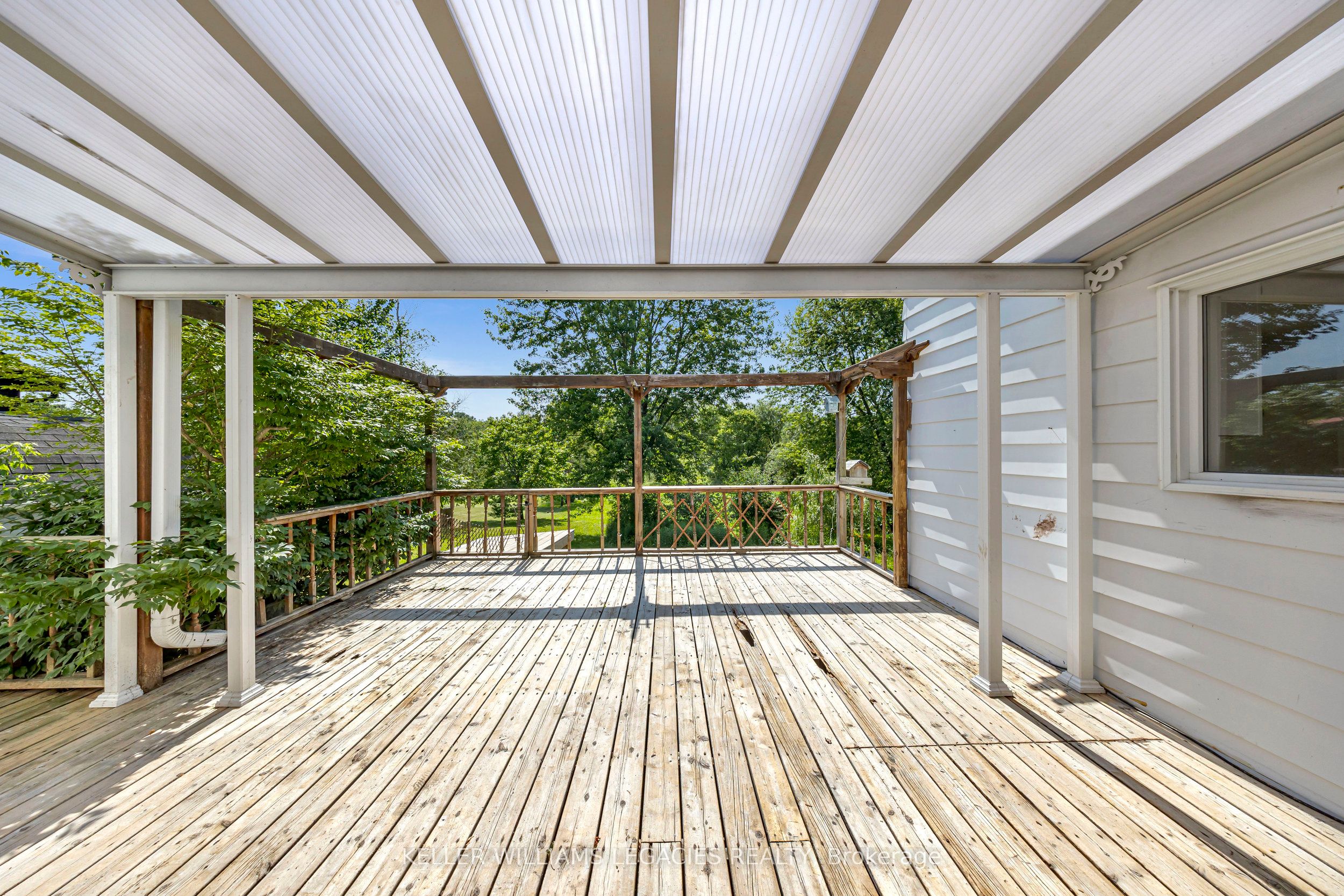 9070 Ashburn Road Property Photo 11