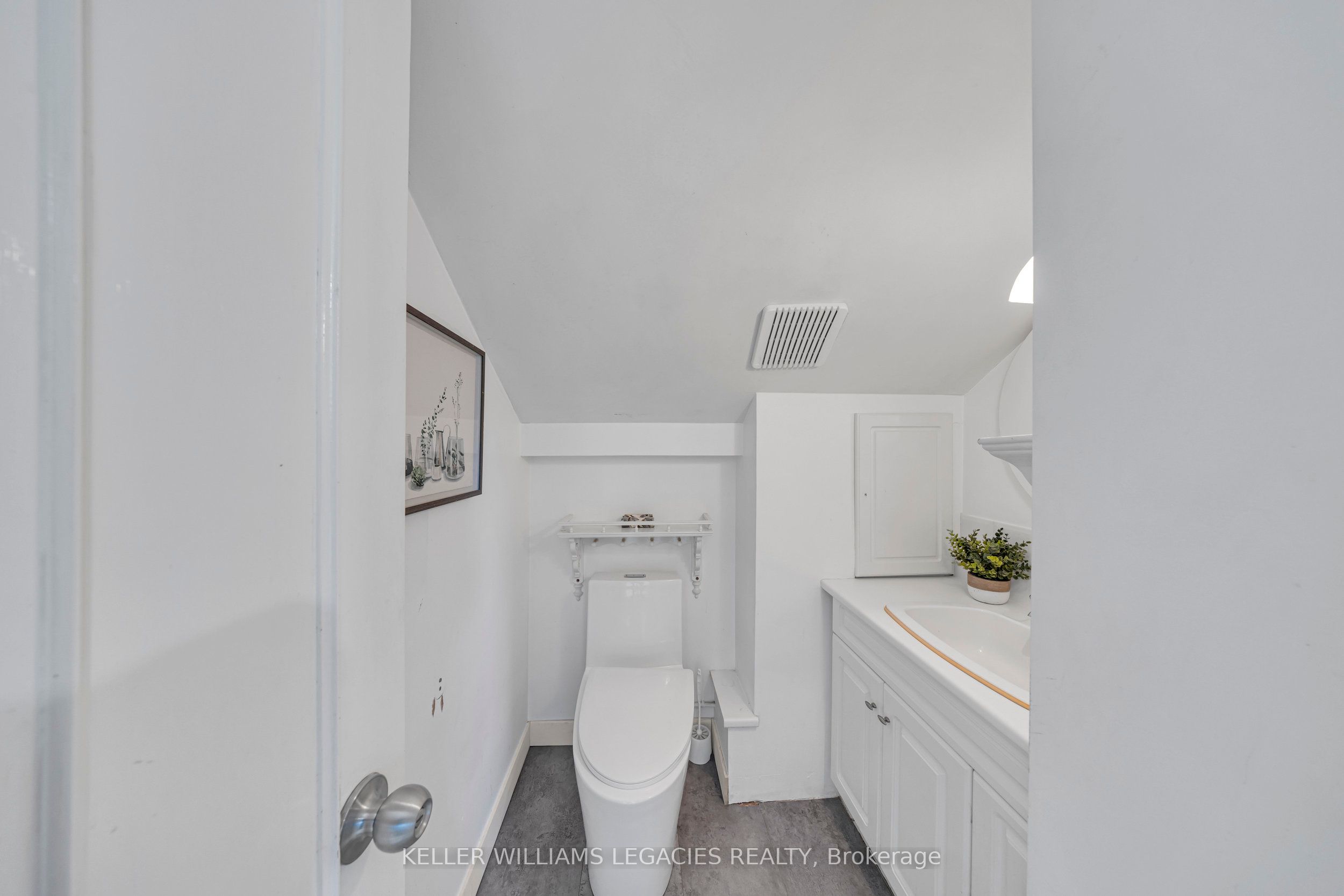 9070 Ashburn Road Property Photo 26