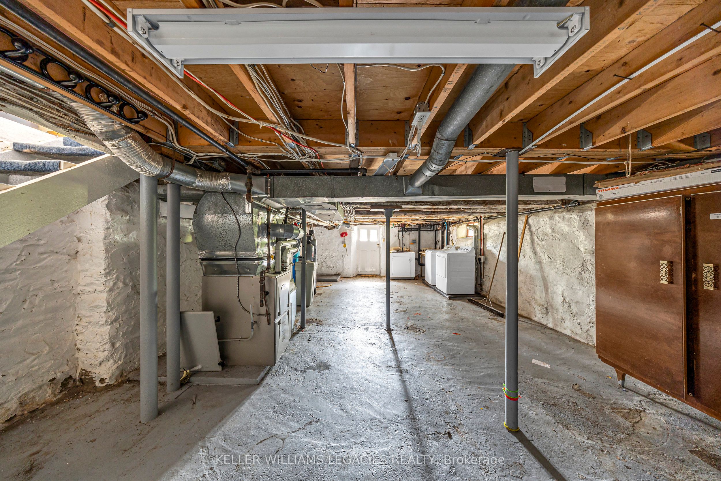 9070 Ashburn Road Property Photo 32