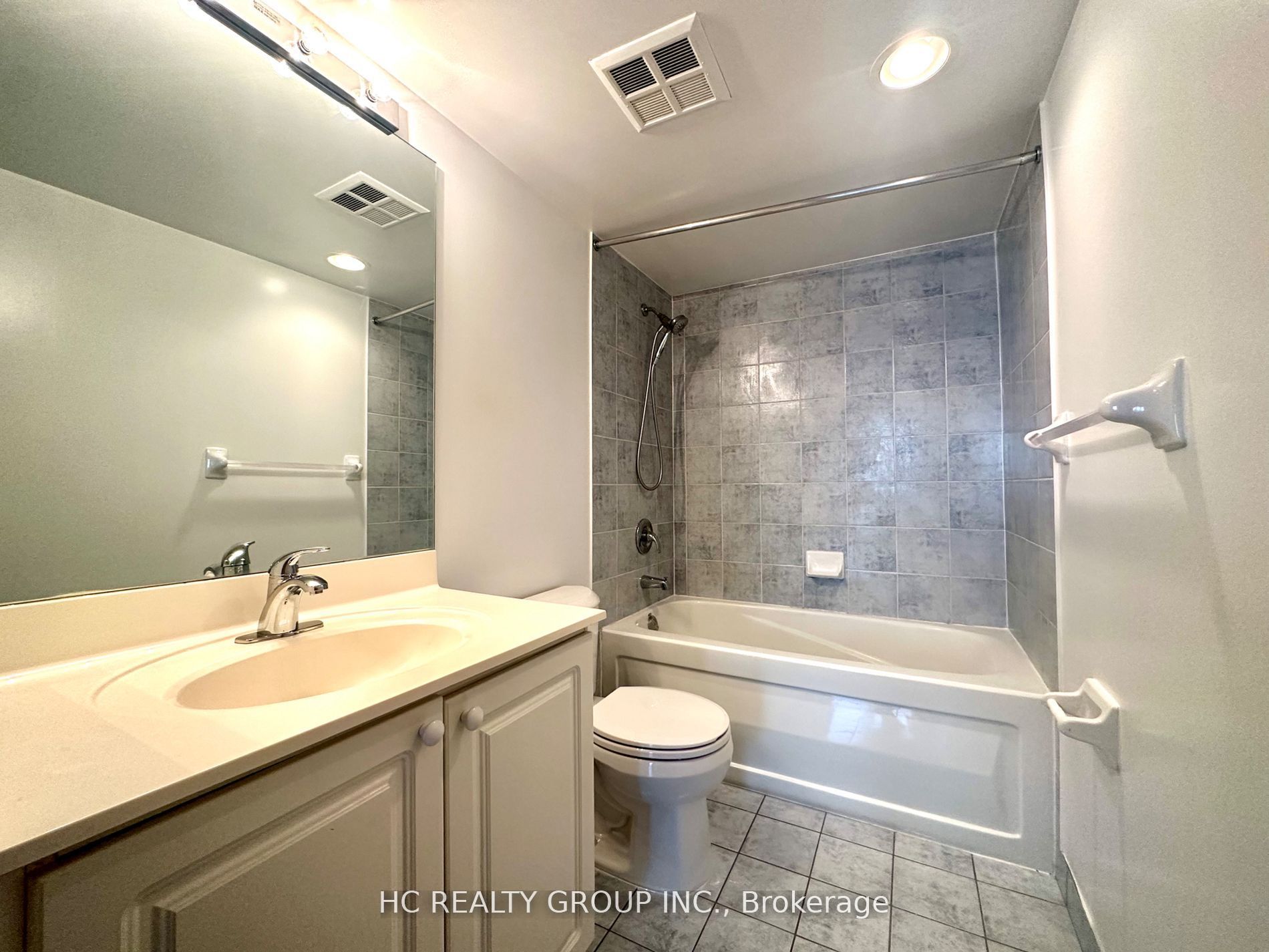 #635 - 18 Mondeo Drive Property Photo 16