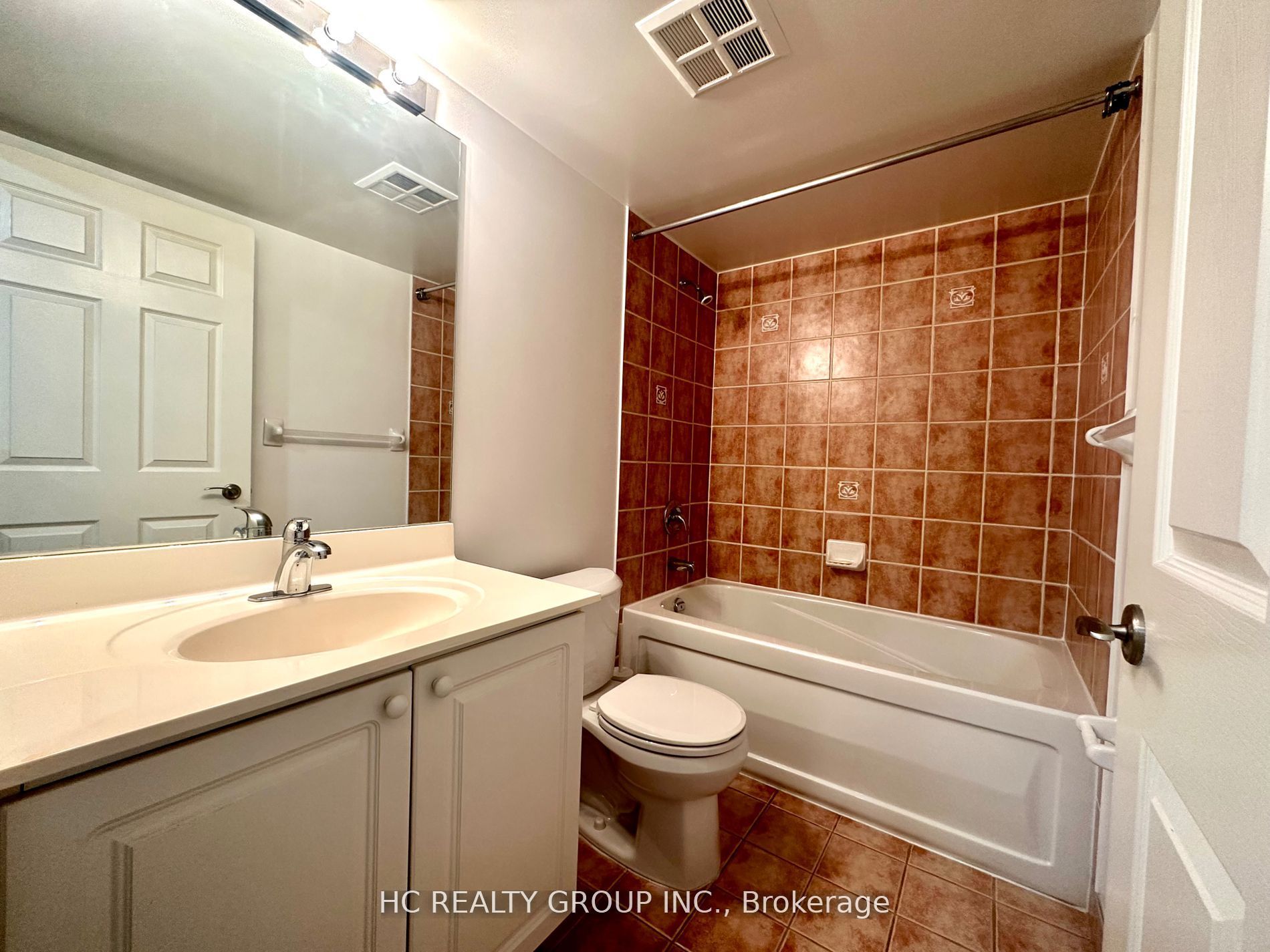 #635 - 18 Mondeo Drive Property Photo 19