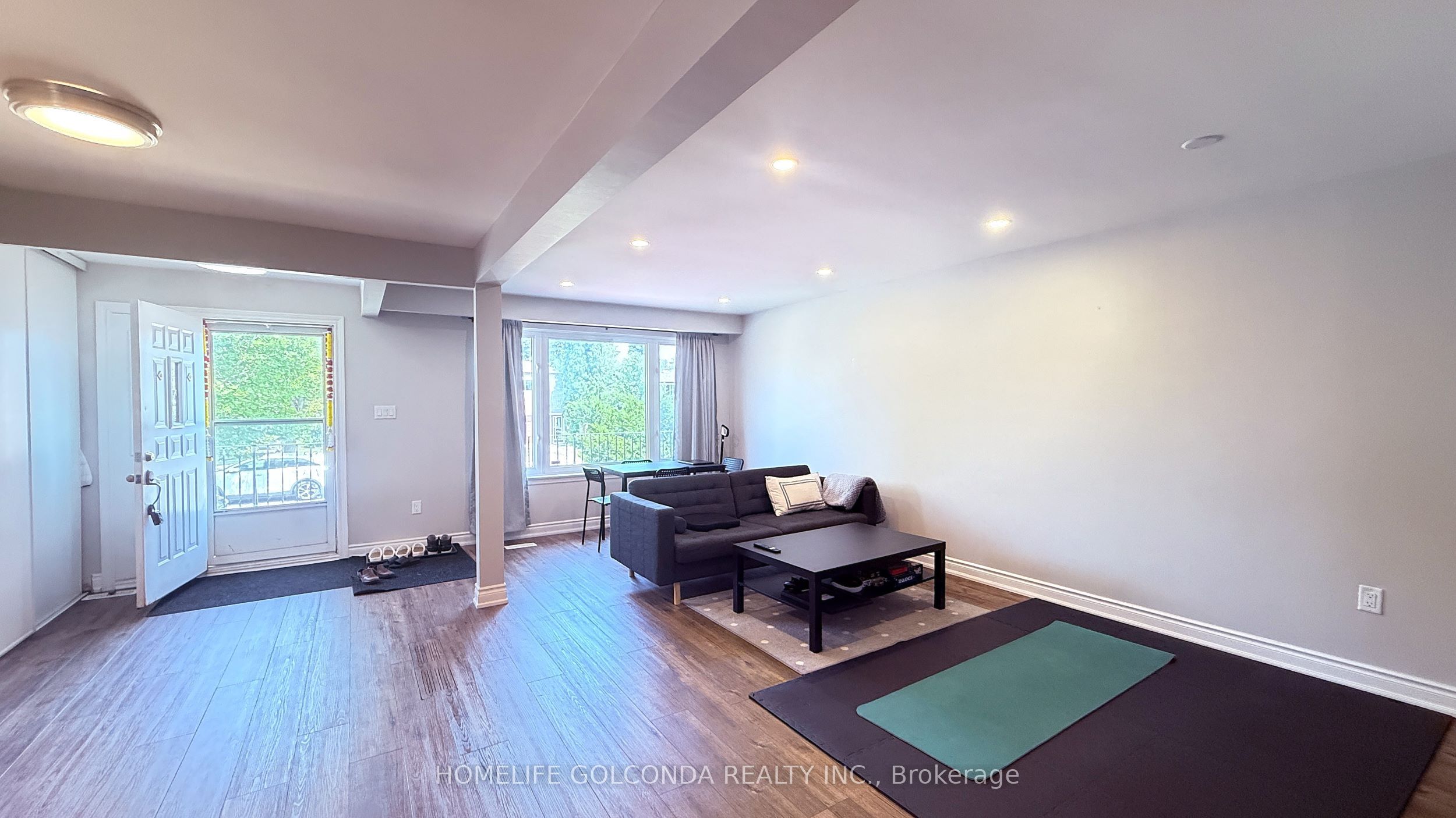 30 Heatherside Main Fl Drive Property Photo 3