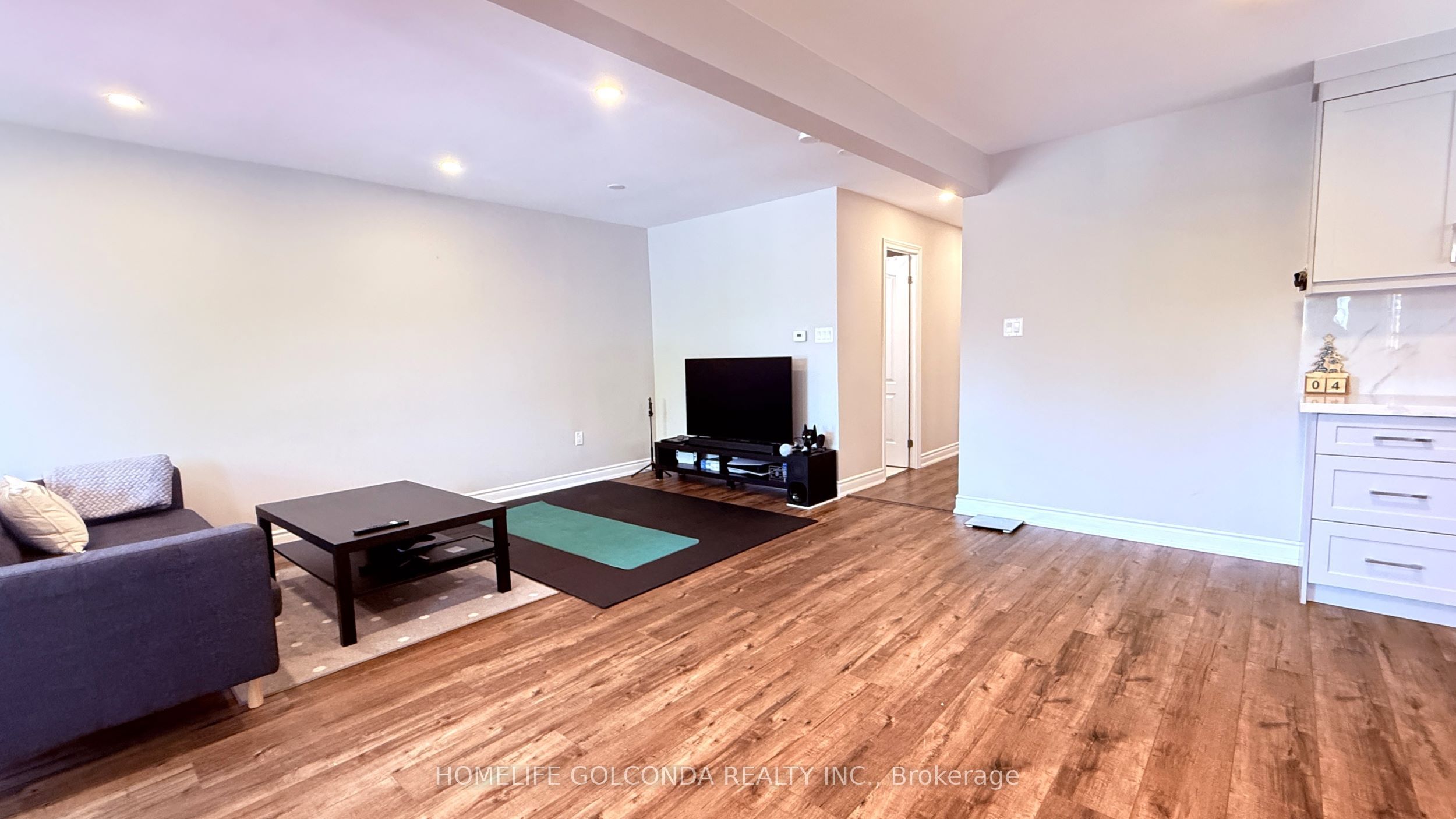30 Heatherside Main Fl Drive Property Photo 4