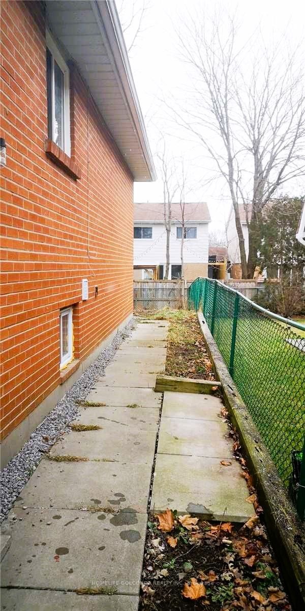 30 Heatherside Main Fl Drive Property Photo 14