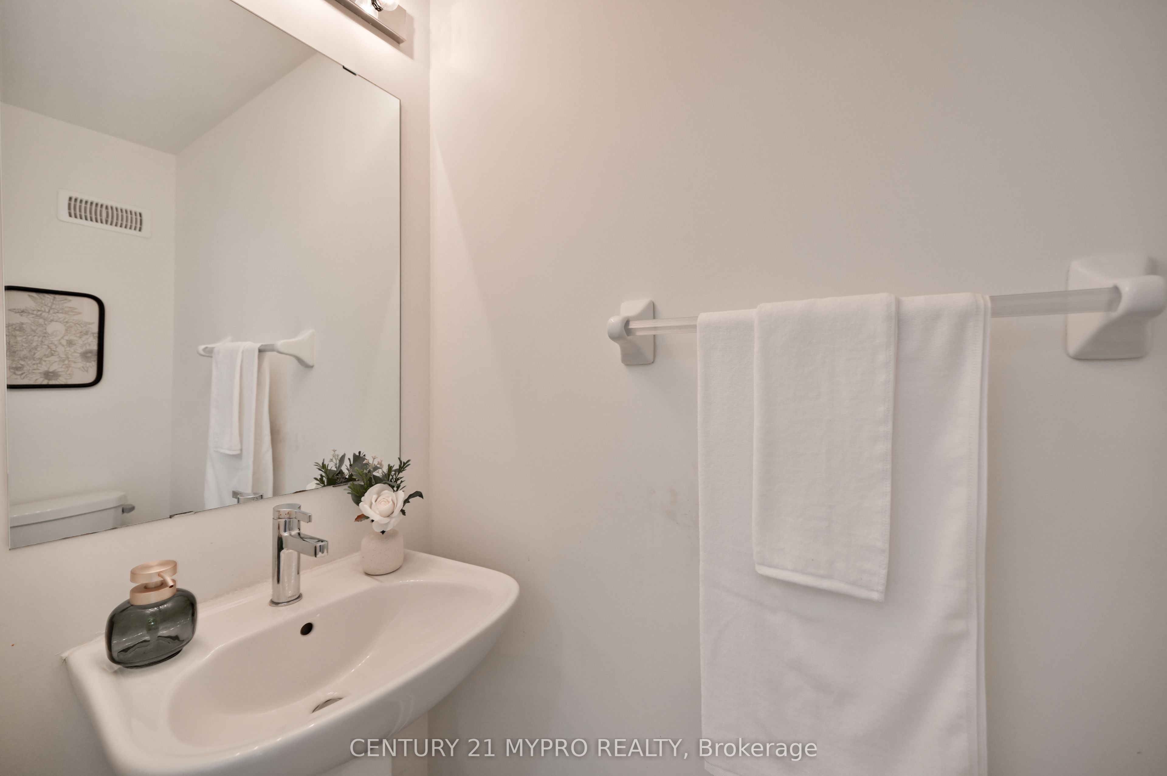 1525 Kingston Road 106 Property Photo 25