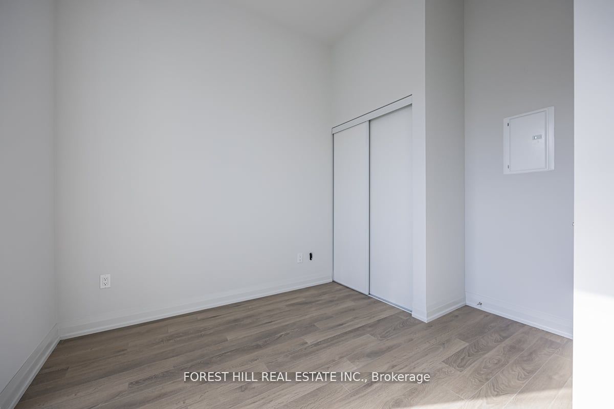 10 Meadowglen Place 105 Property Photo 17