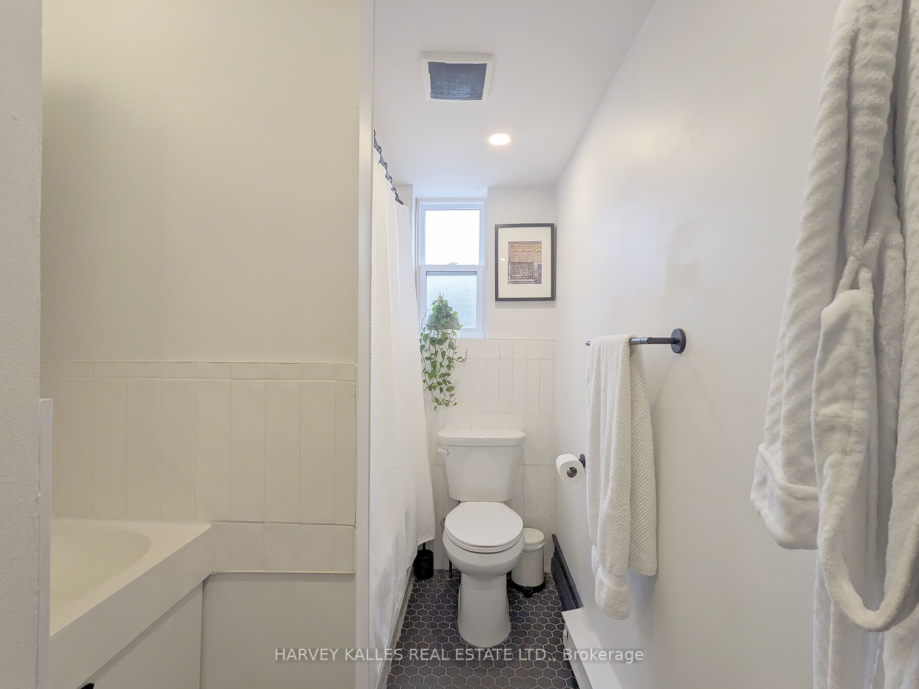 204 Kingston Road 301 Property Photo 8