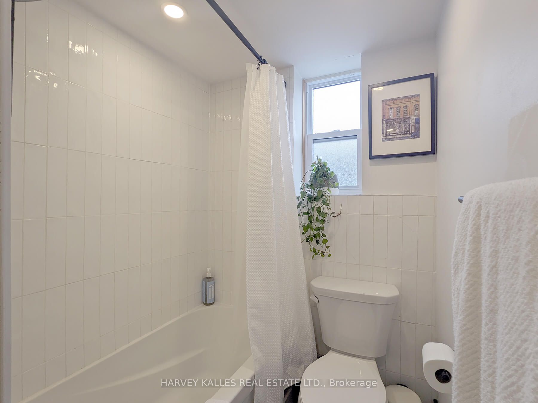 204 Kingston Road 301 Property Photo 11