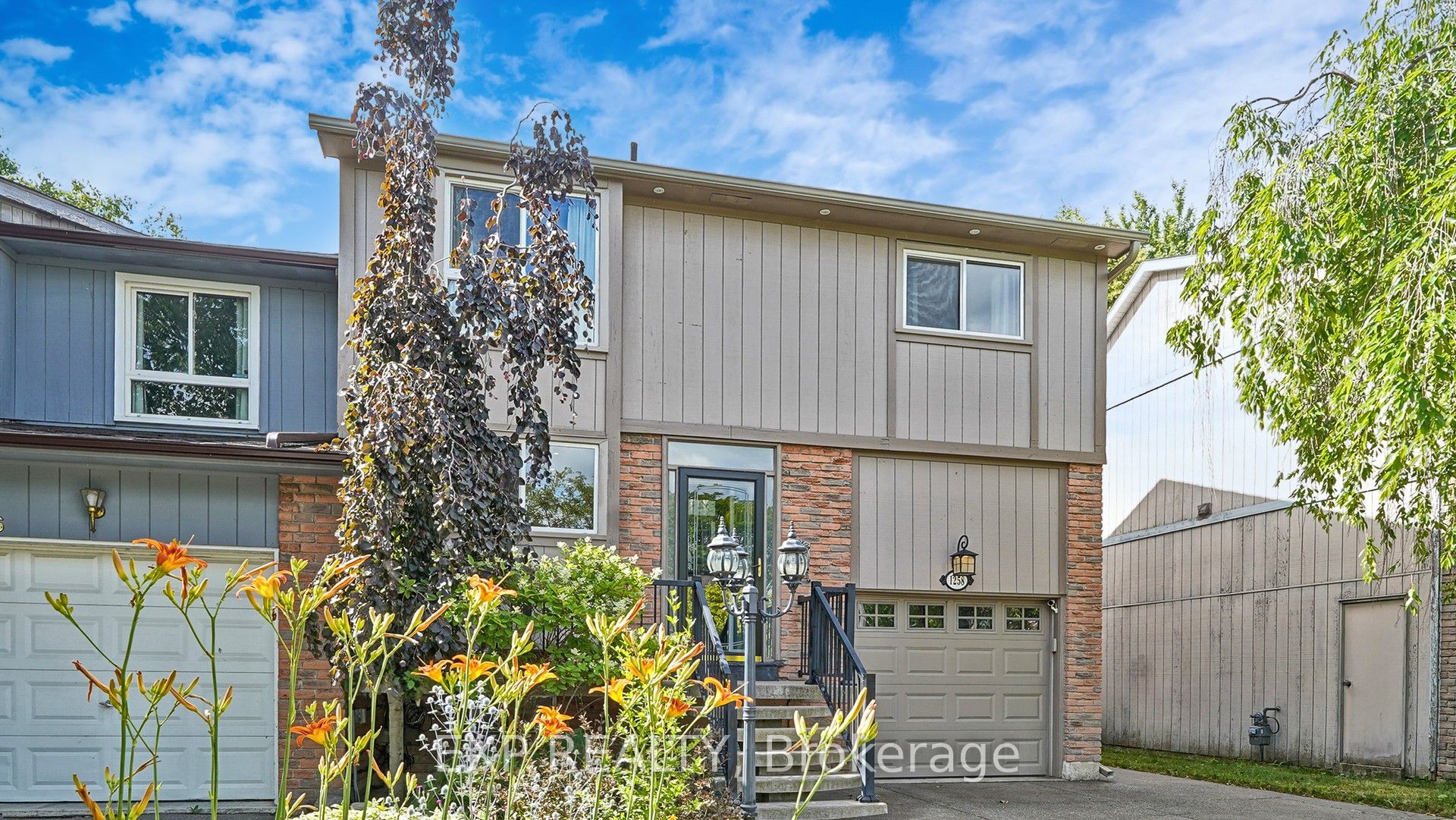 1258 Canborough Crescent Property Photo 1