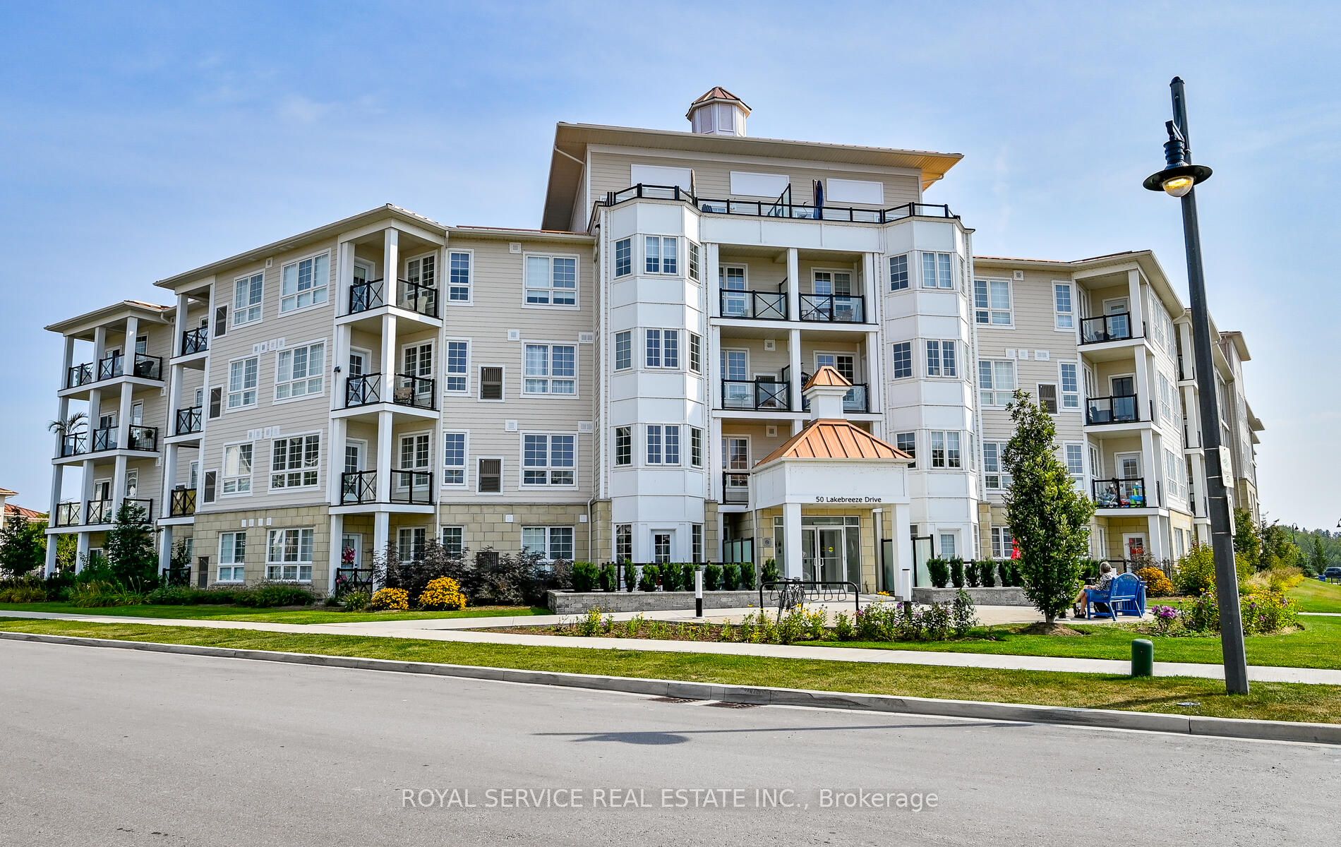 50 Lakebreeze Drive 127 Property Photo 1