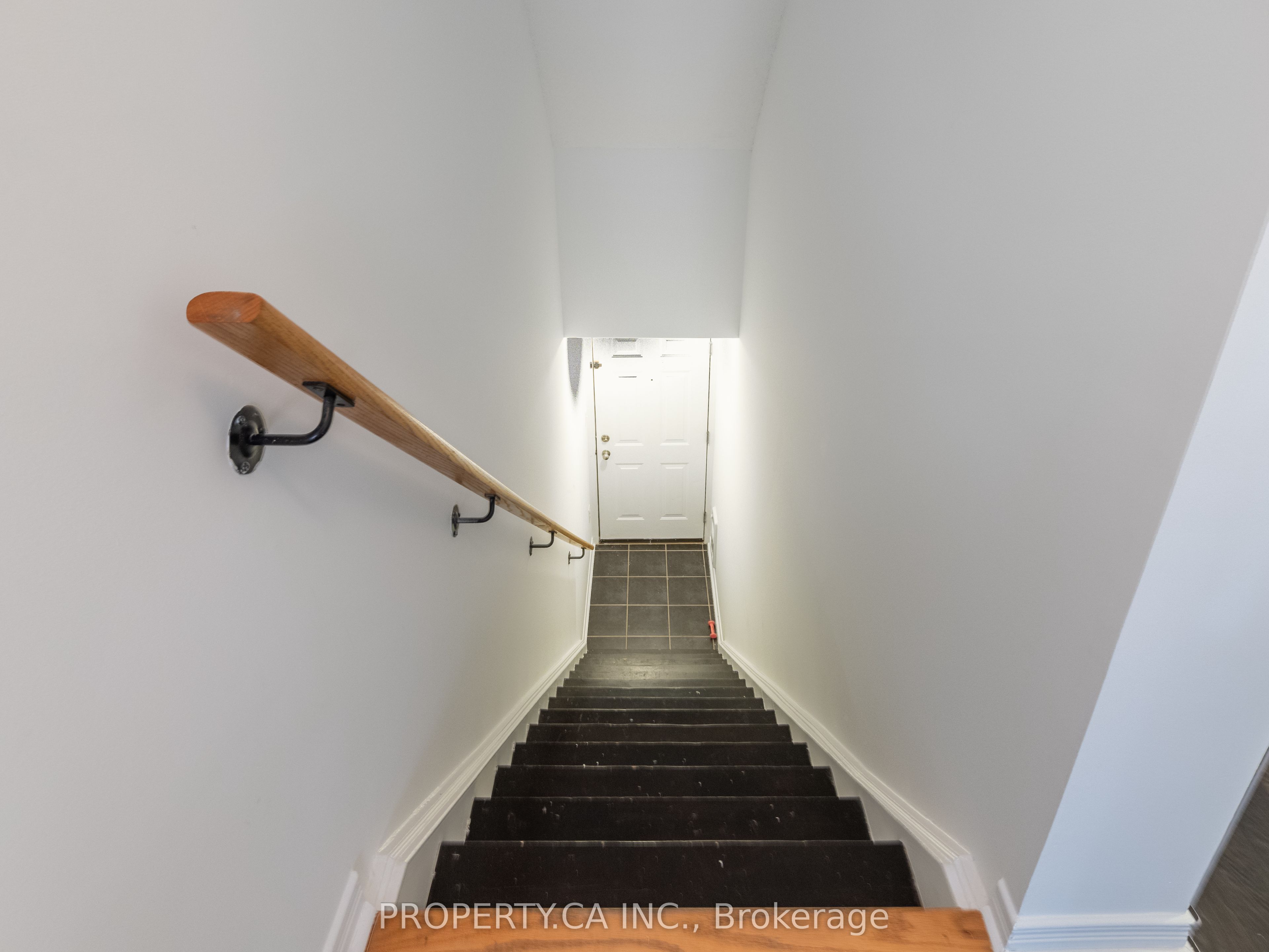 819 Dundas Street E 4 Property Photo 2