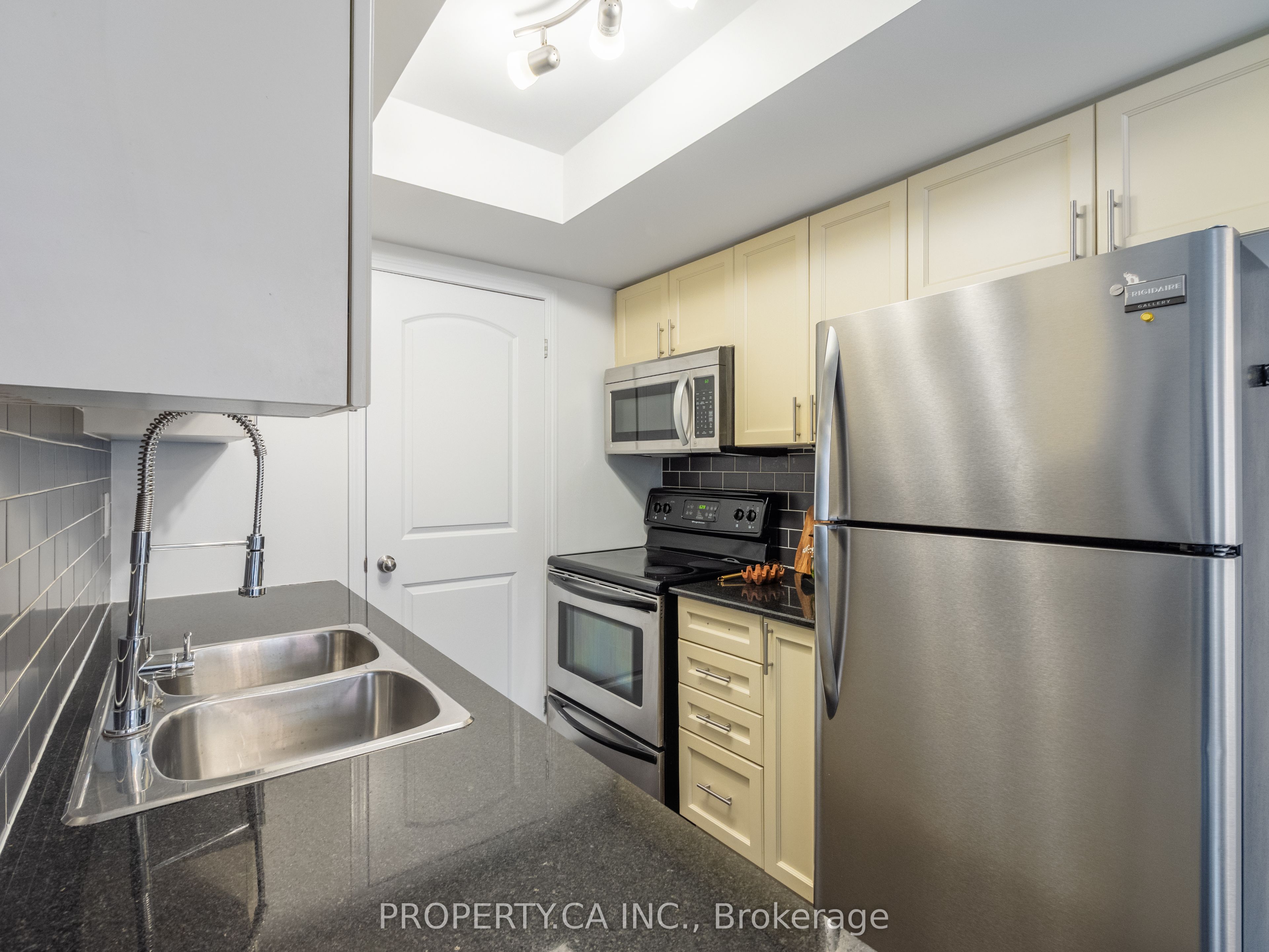 819 Dundas Street E 4 Property Photo 14