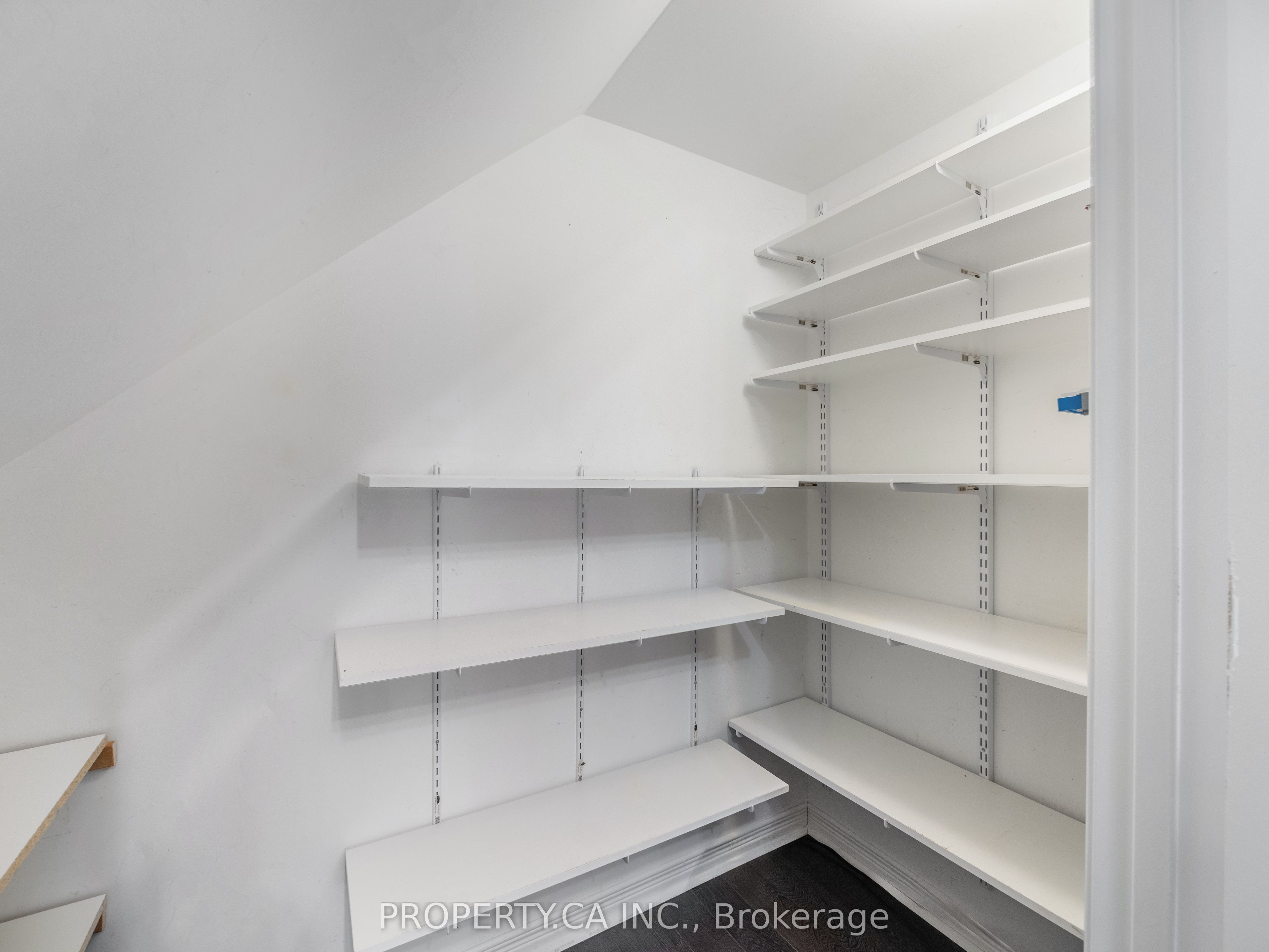 819 Dundas Street E 4 Property Photo 15