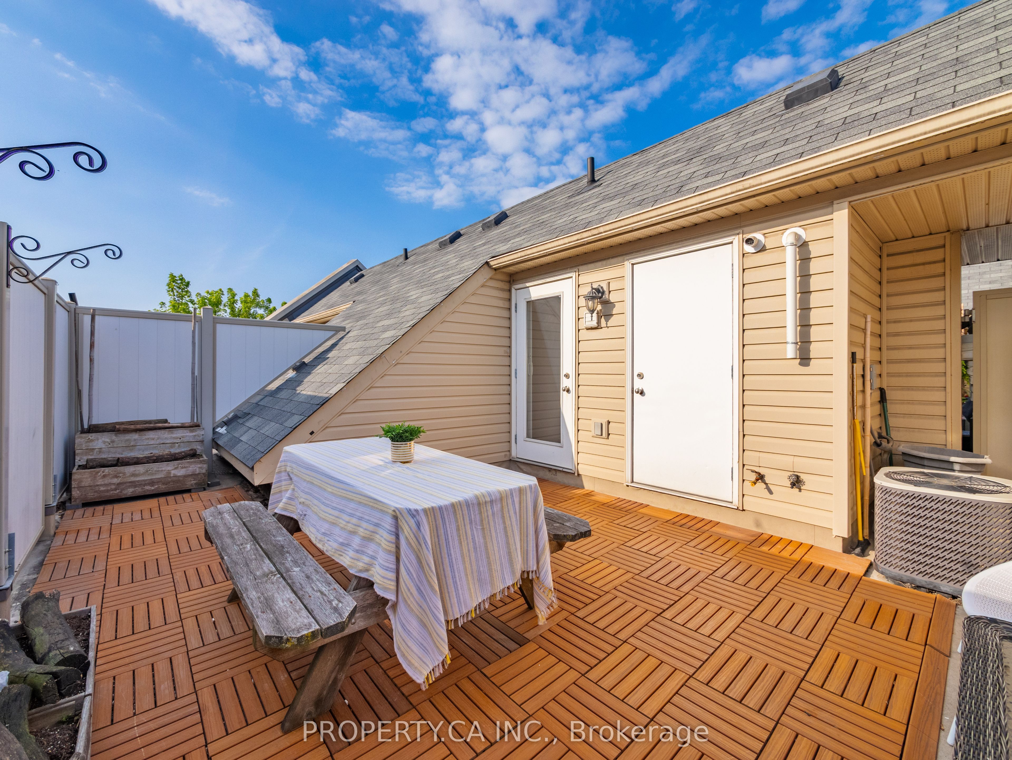 819 Dundas Street E 4 Property Photo 27