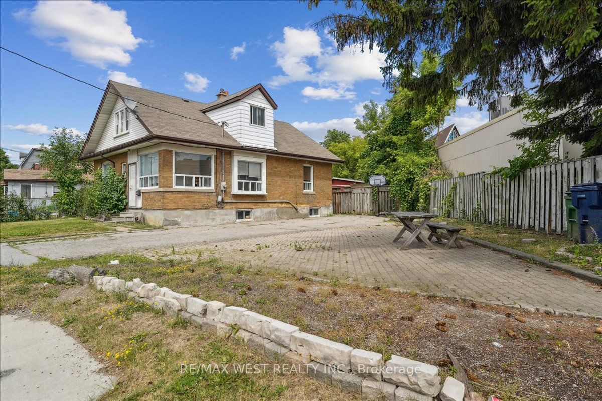 677 Danforth Road Property Photo 2