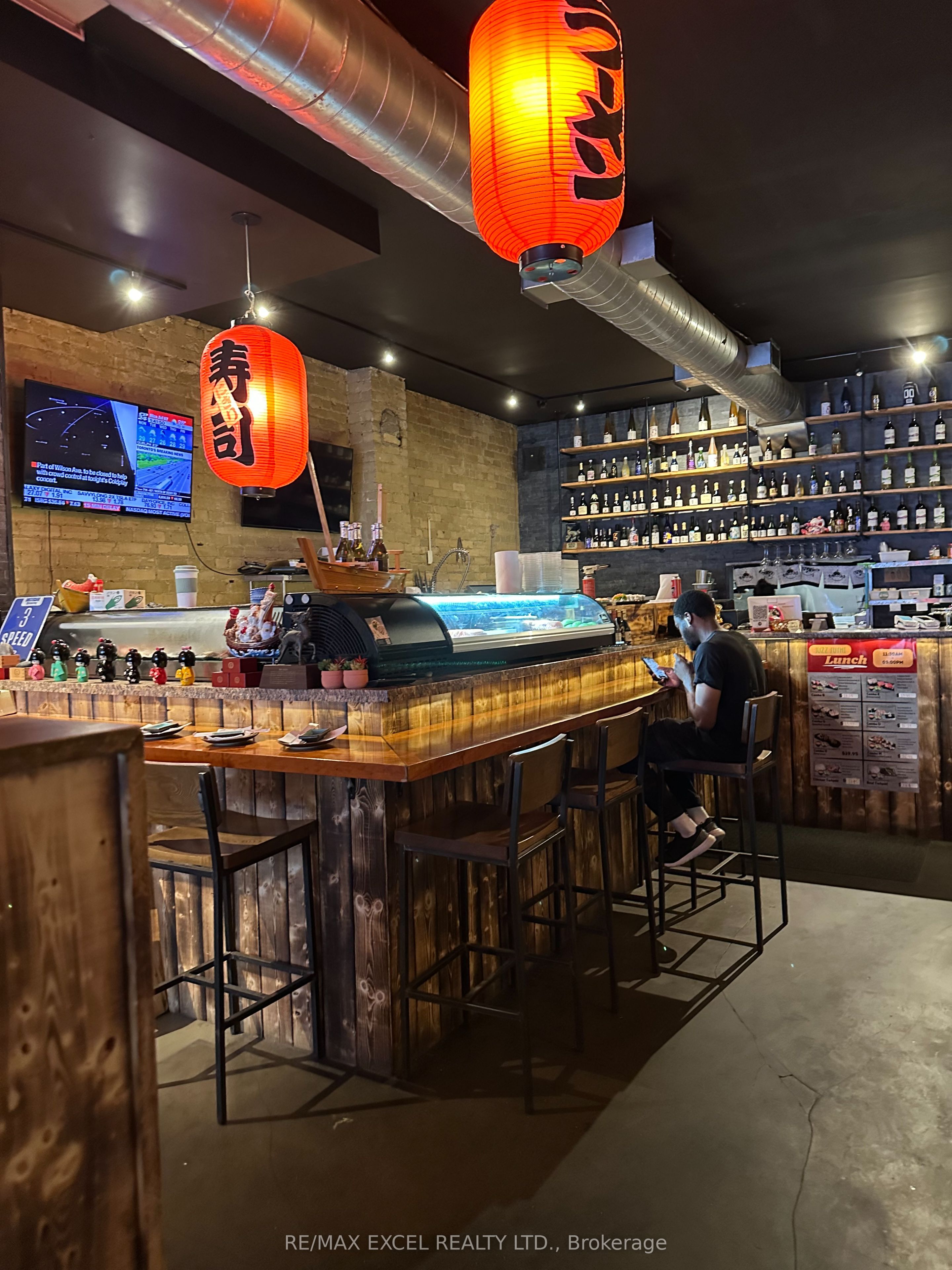 896 Queen Street E Property Photo 1