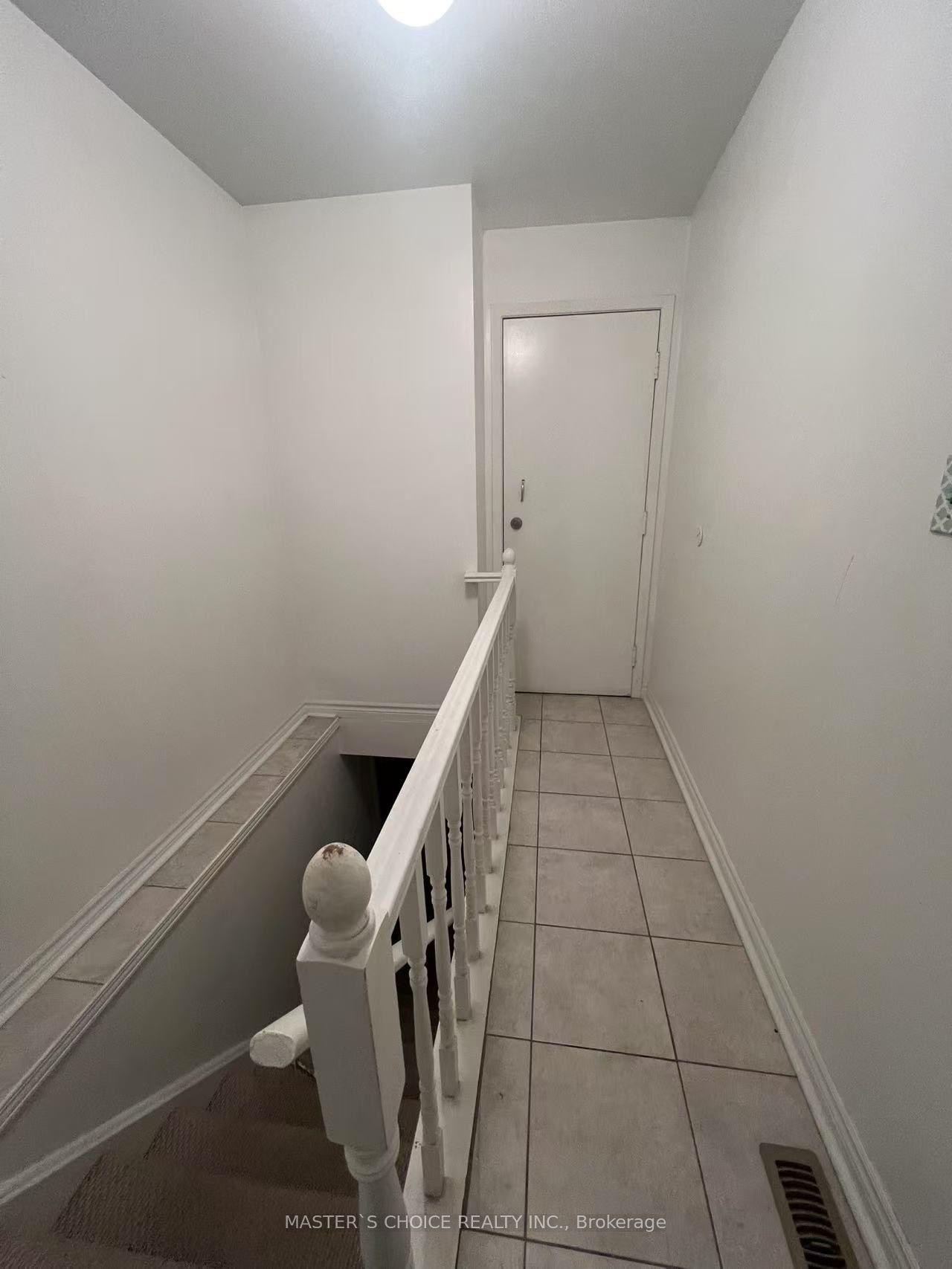 16 Farmington Crescent W Bsmt Property Photo 2