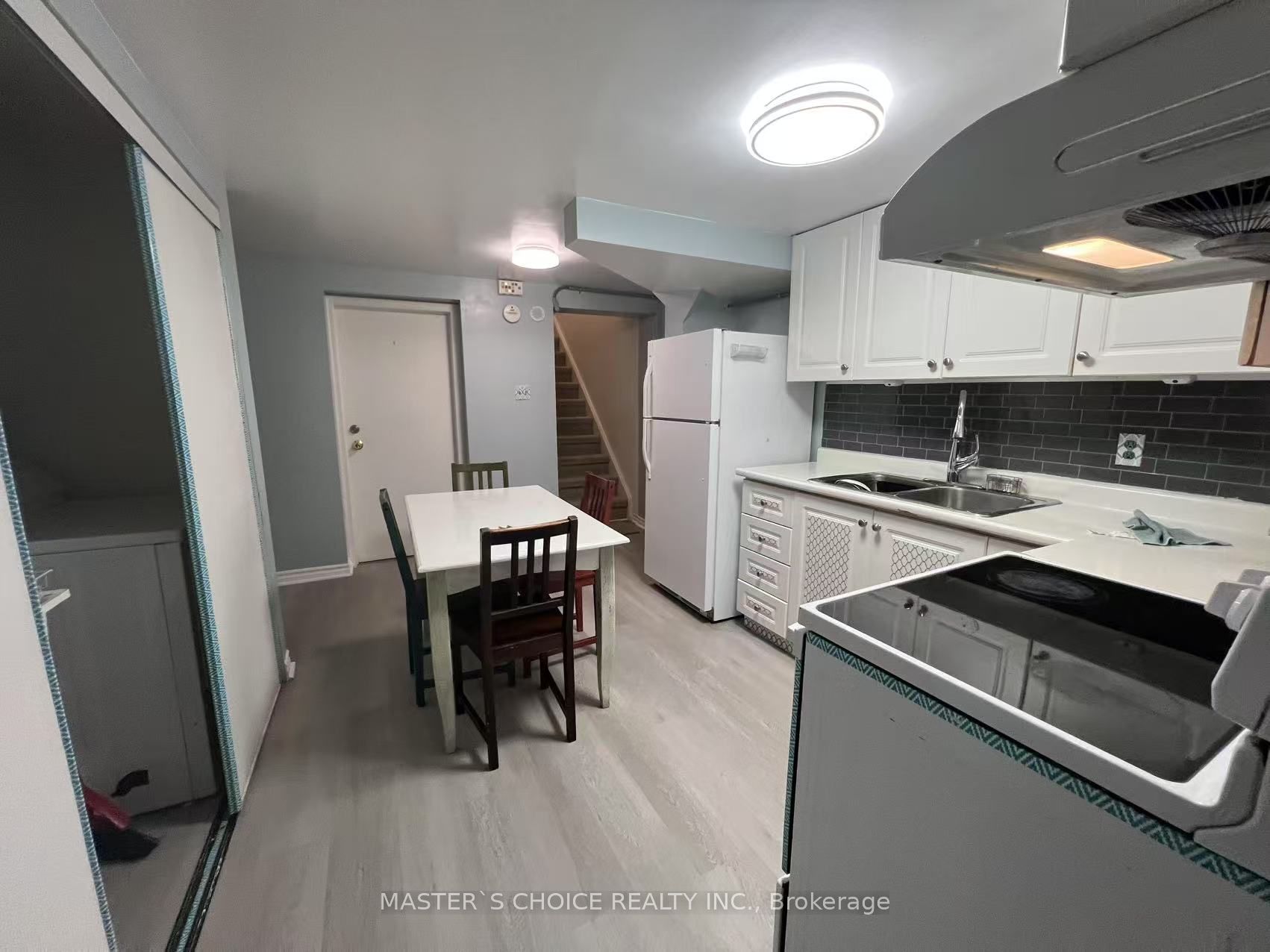 16 Farmington Crescent W Bsmt Property Photo 3