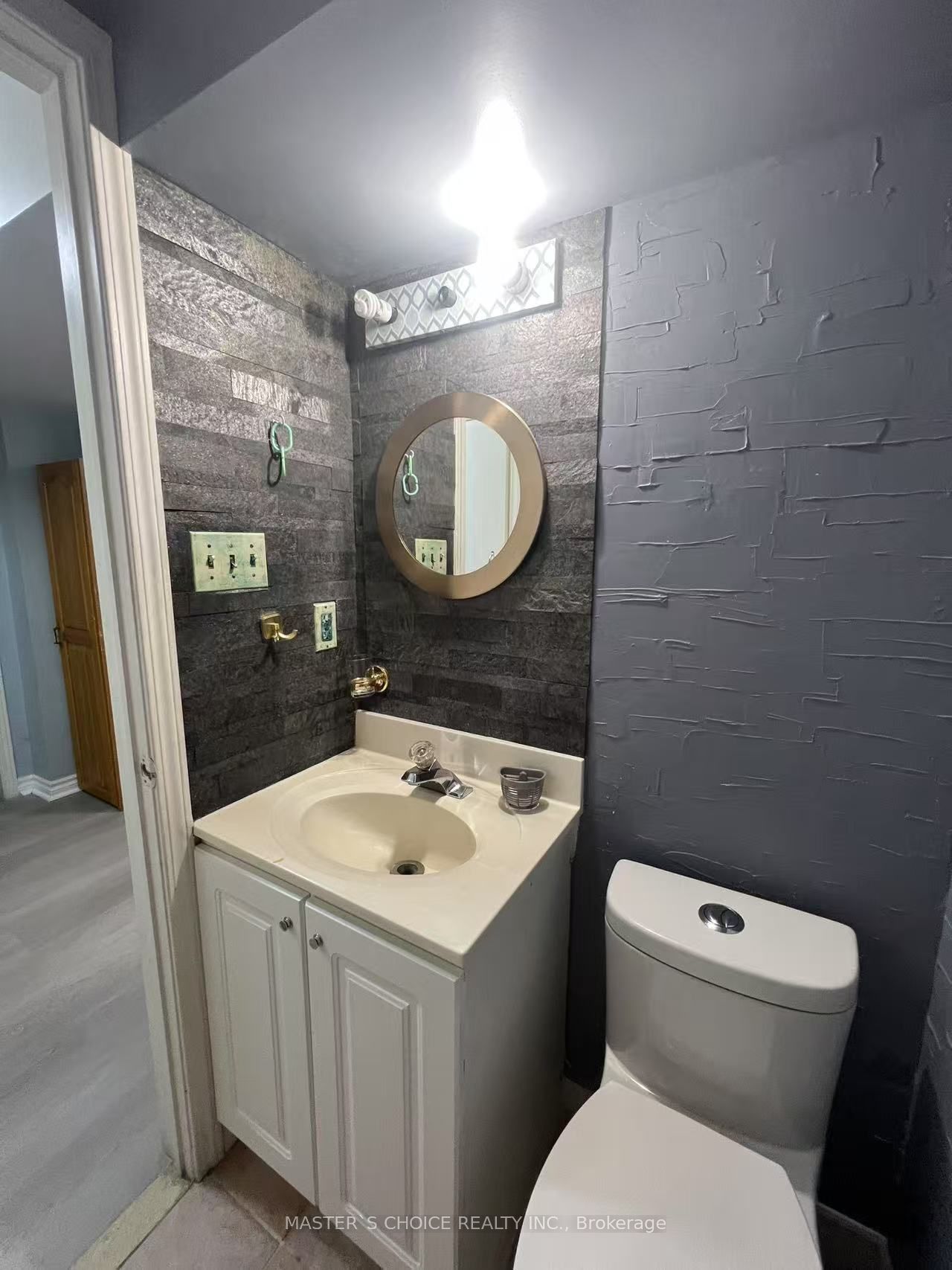 16 Farmington Crescent W Bsmt Property Photo 7