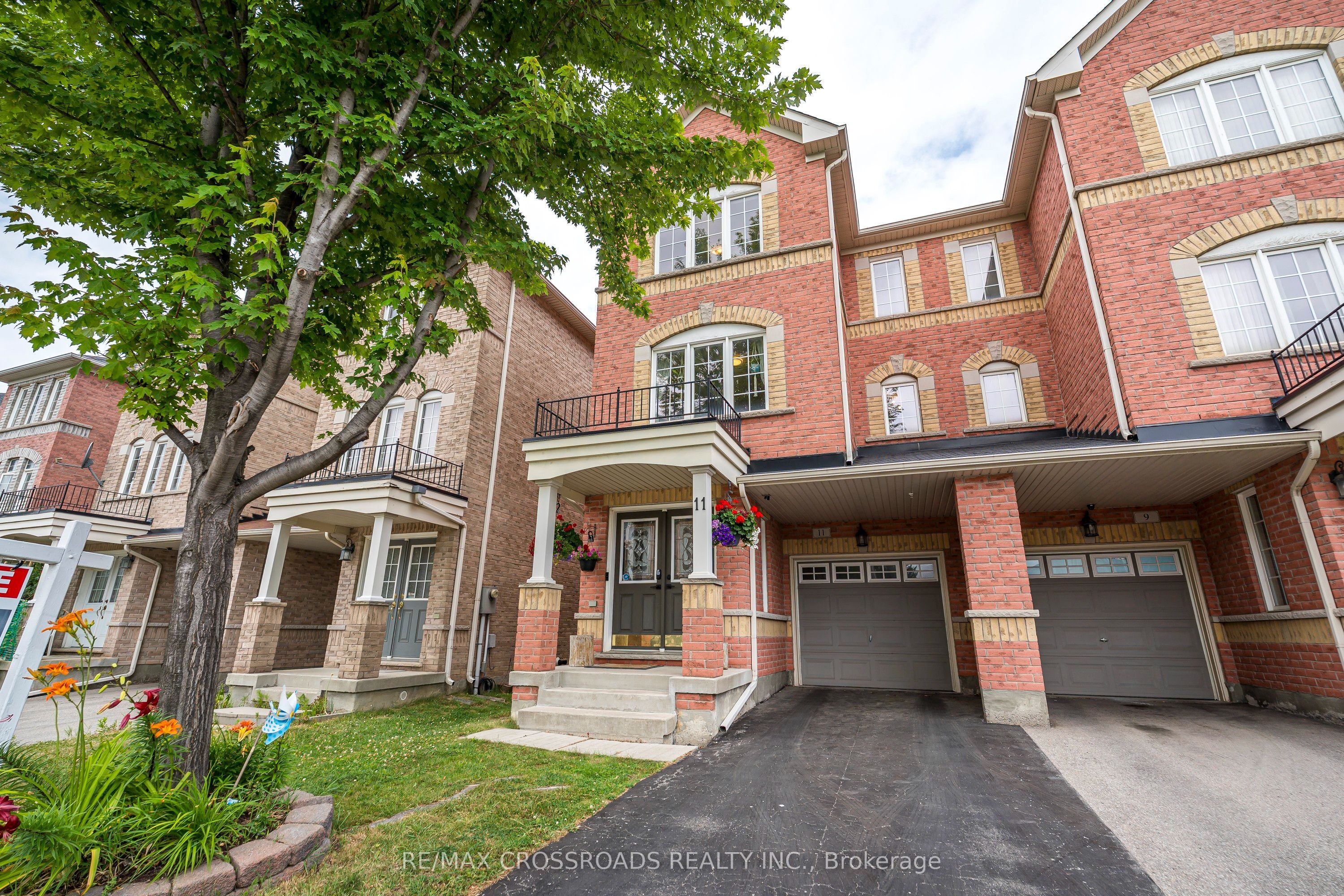 11 Pilkington Drive Property Photo 1