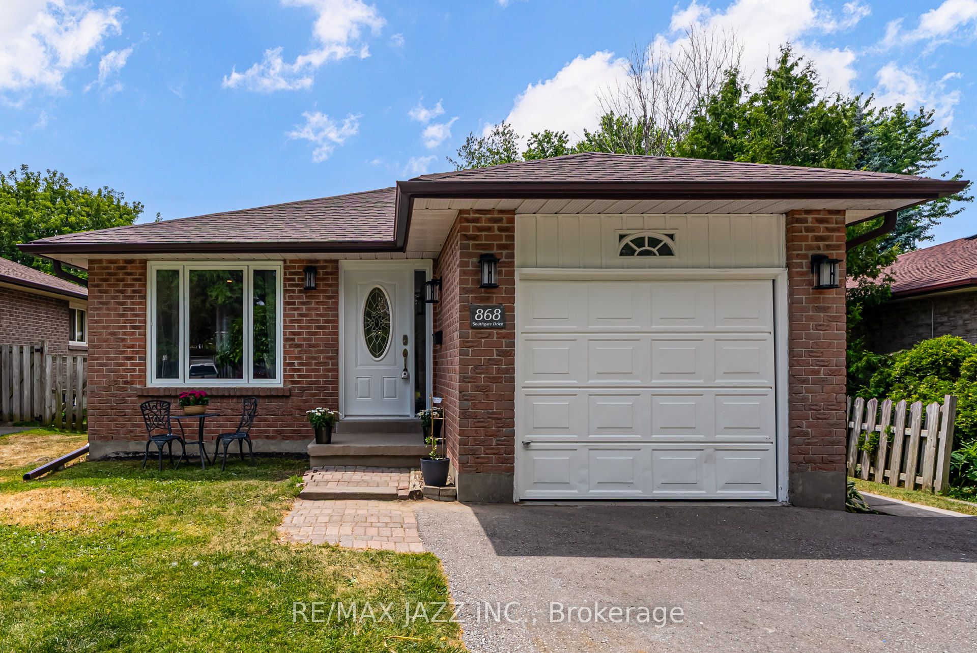 868 Southgate Drive Property Photo 1