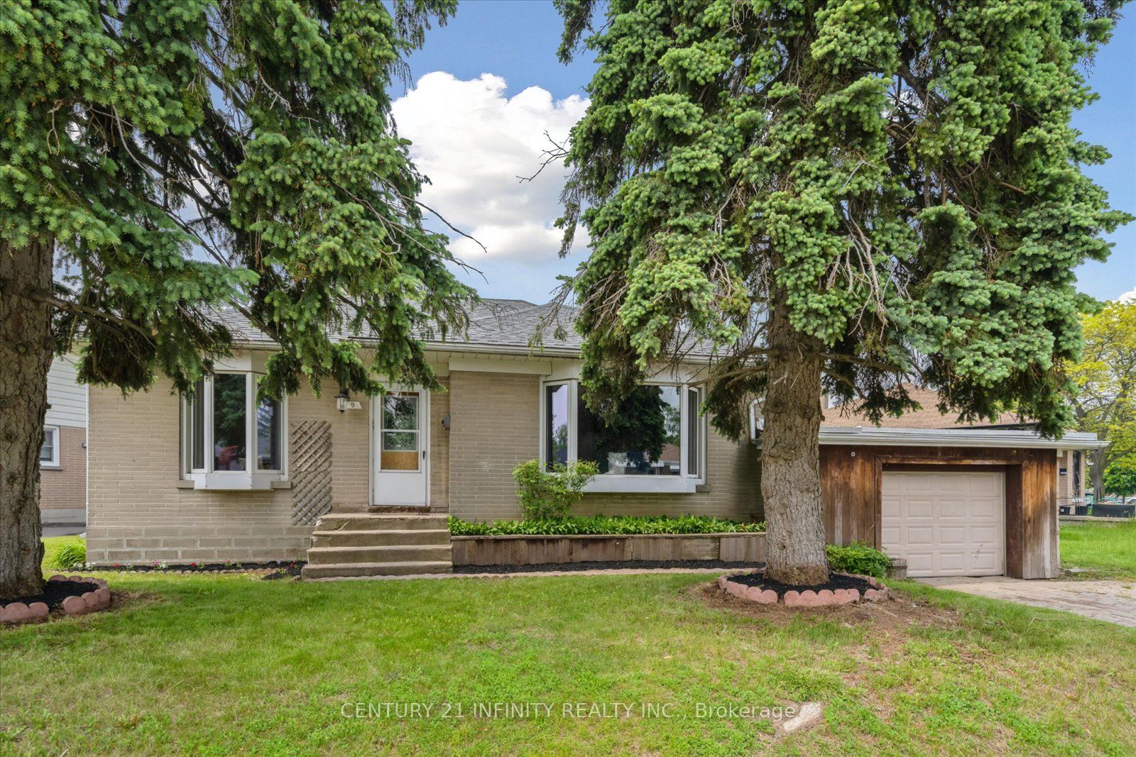 9 Forest Rd Property Photo 1