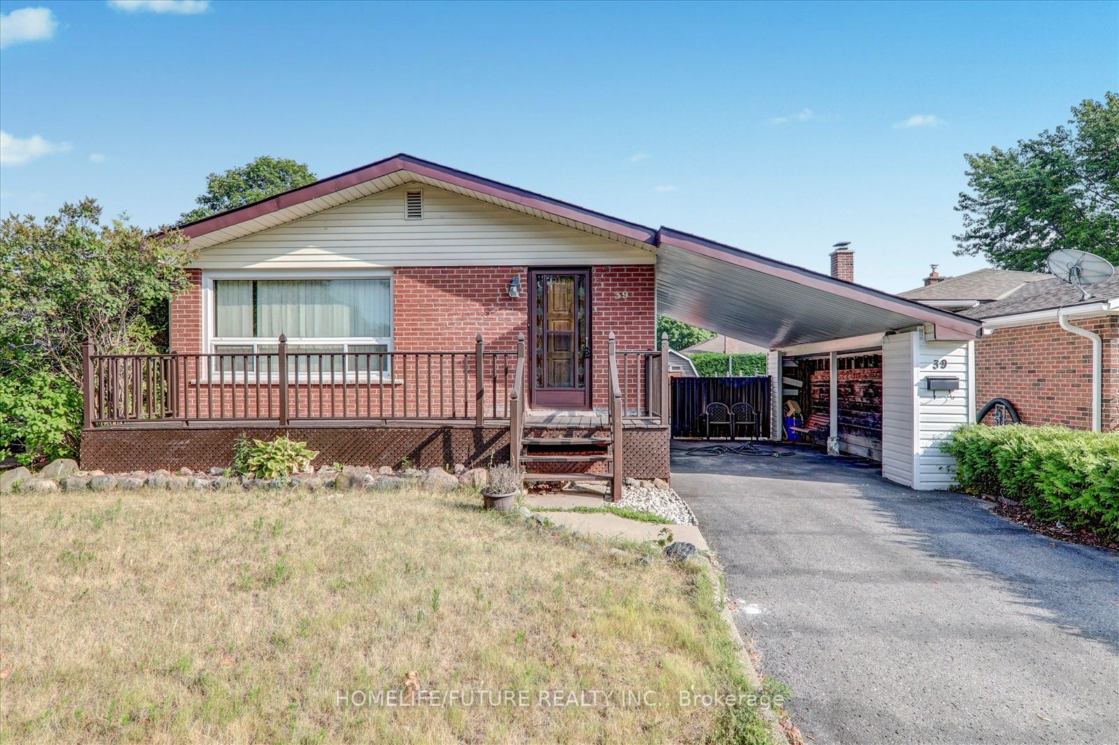 39 Cayuga Ave Property Photo 1