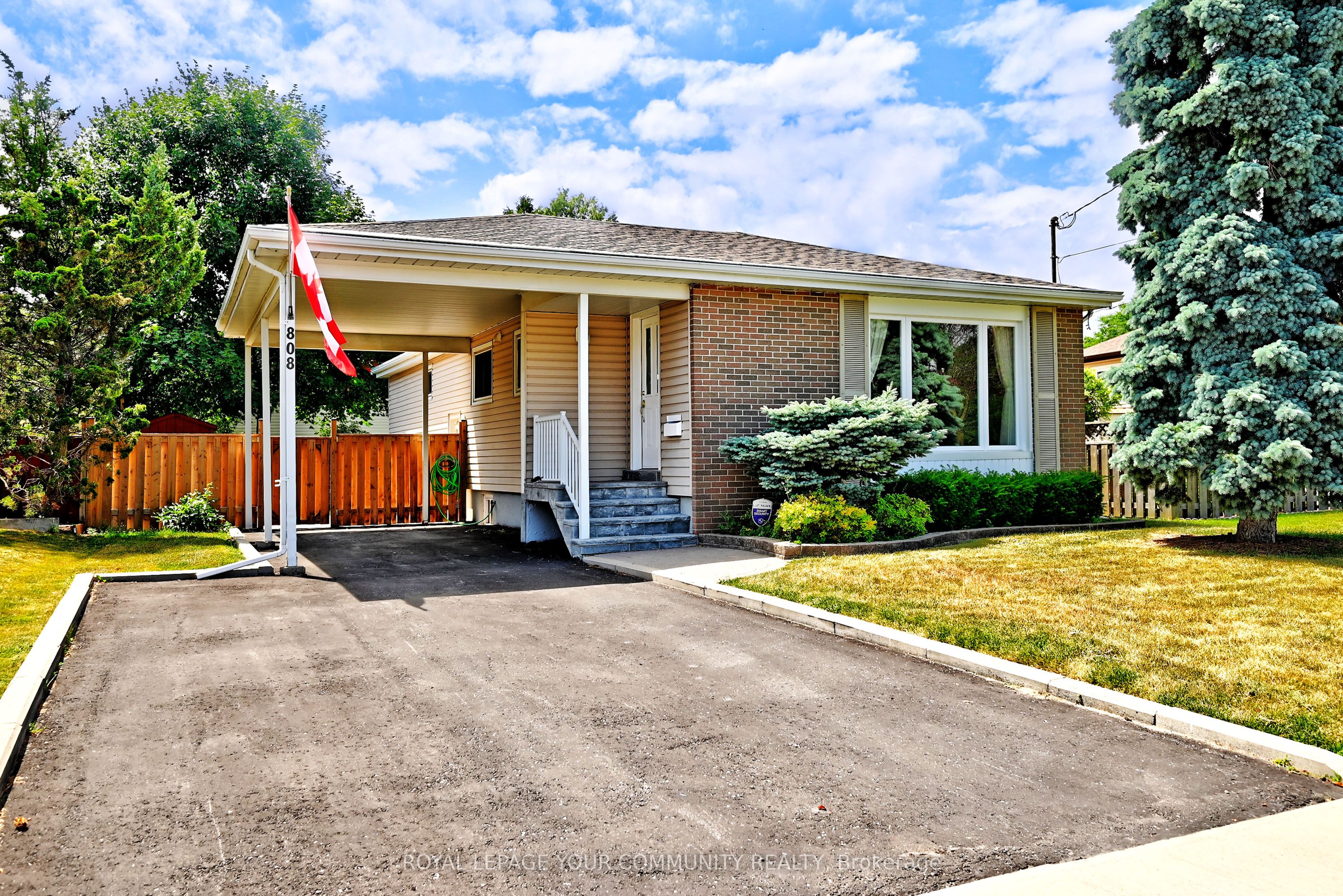 808 Batory Ave Property Photo 1