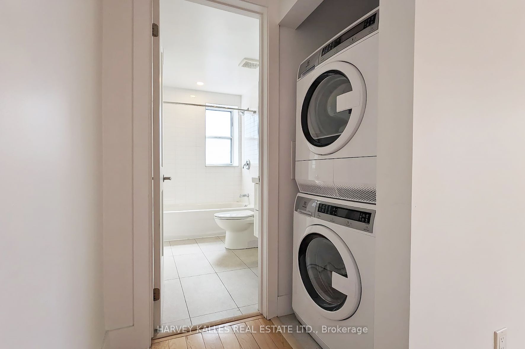 2901 St Clair Avenue E 10 Property Photo 8