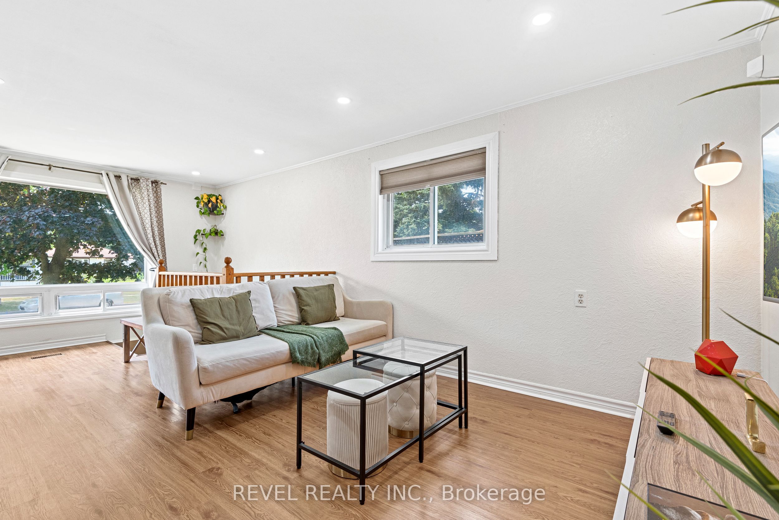 1132 Norman Crescent Property Photo 4
