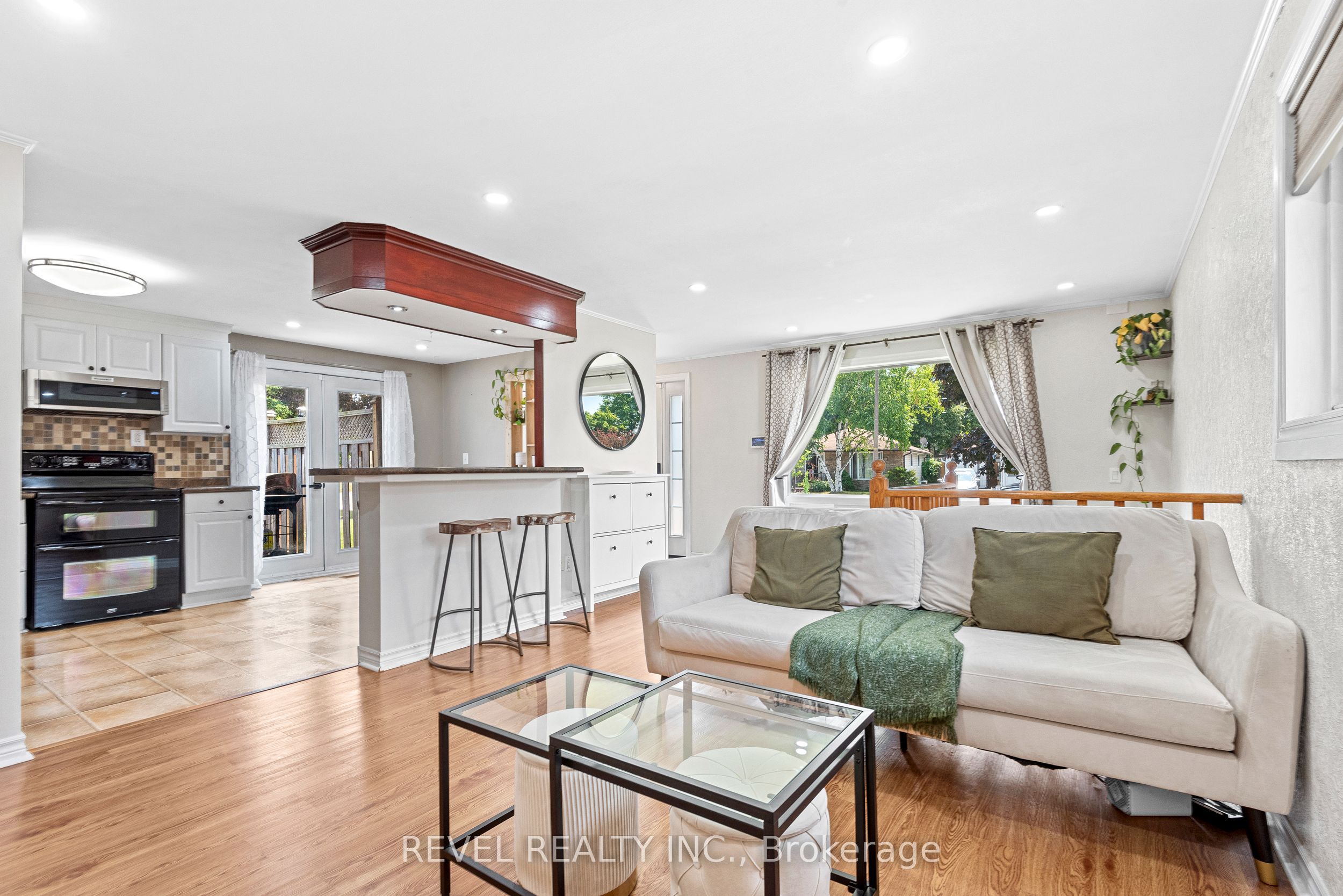1132 Norman Crescent Property Photo 5