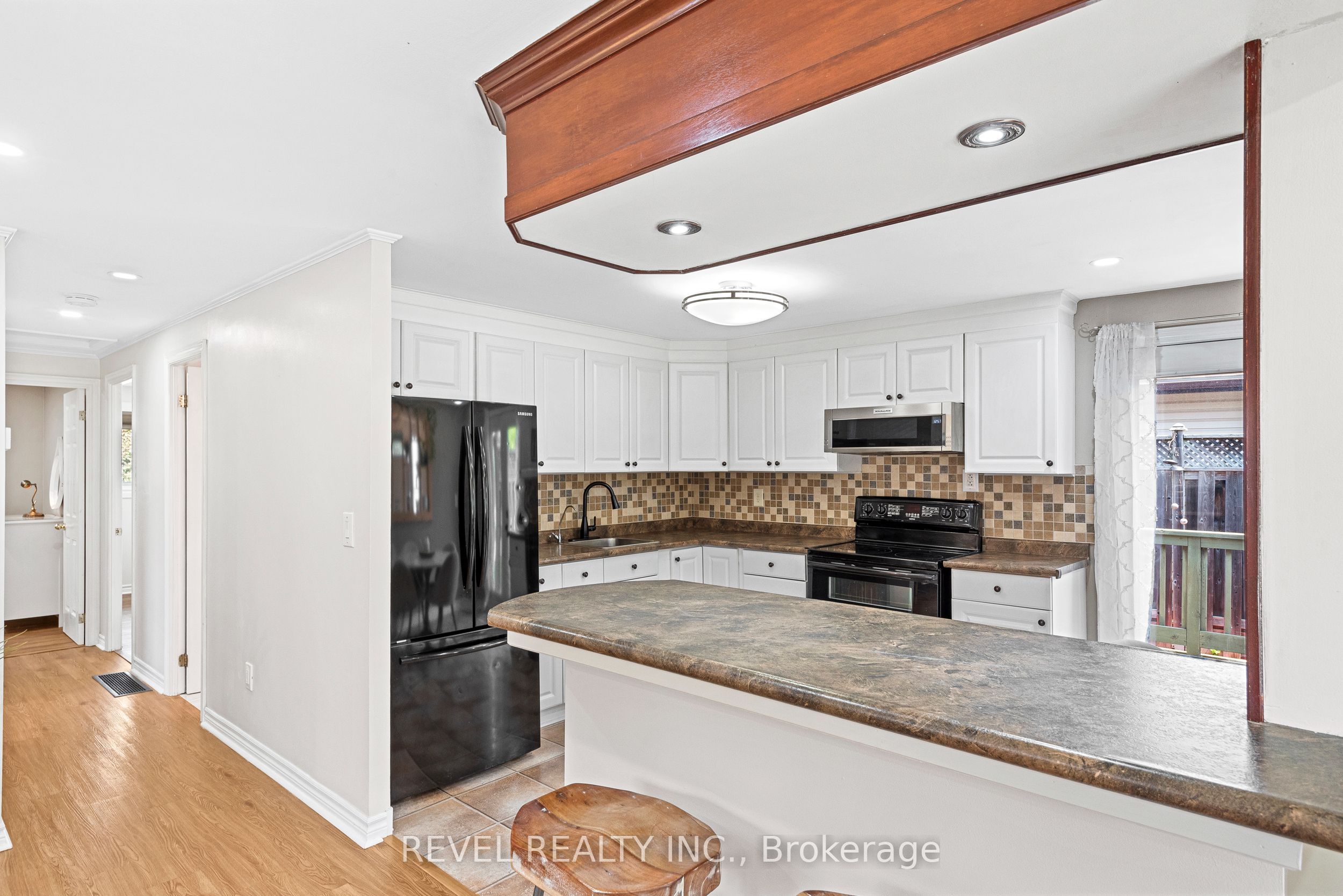 1132 Norman Crescent Property Photo 6
