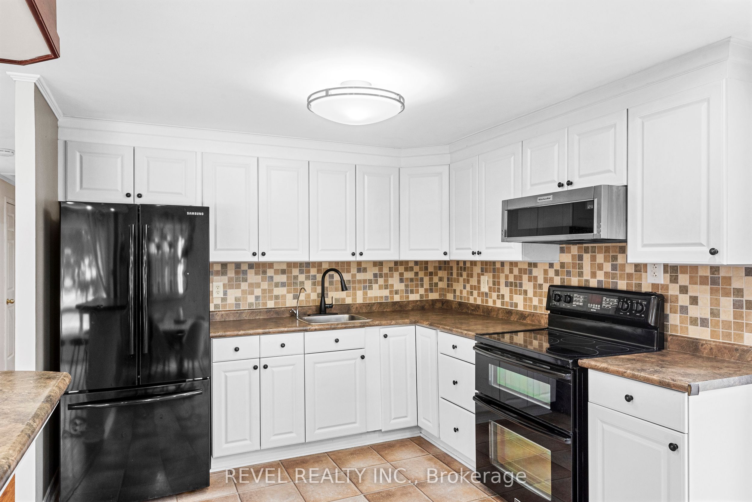 1132 Norman Crescent Property Photo 8