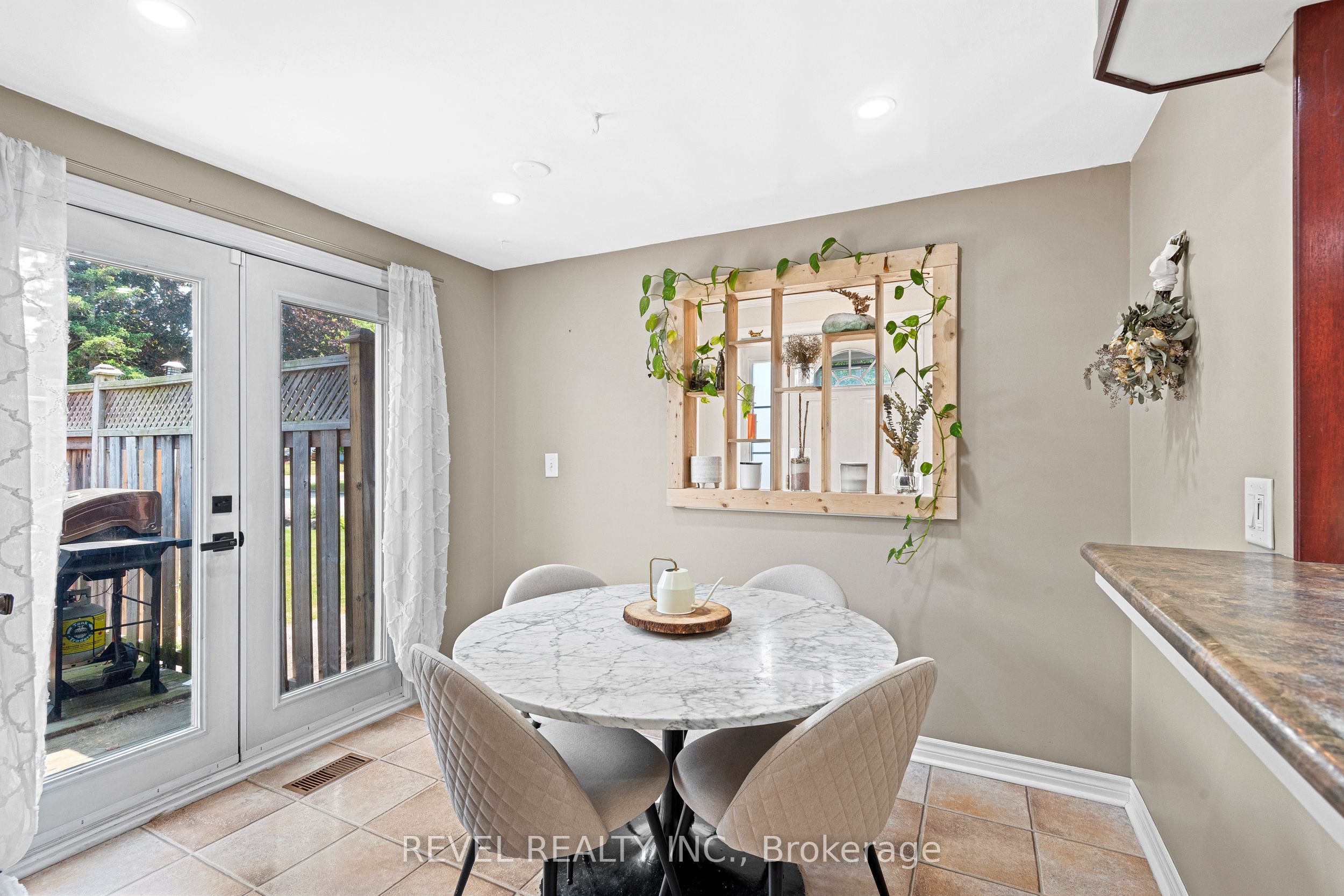 1132 Norman Crescent Property Photo 9