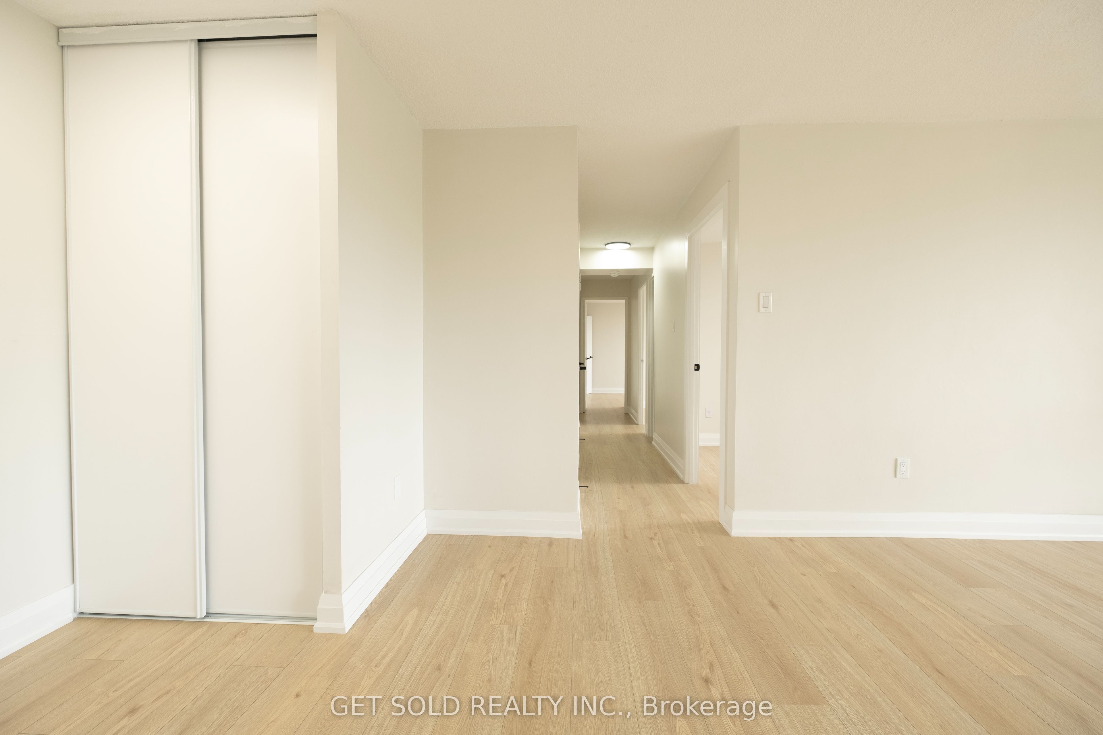 120 Dundalk Drive 405 Property Photo 12