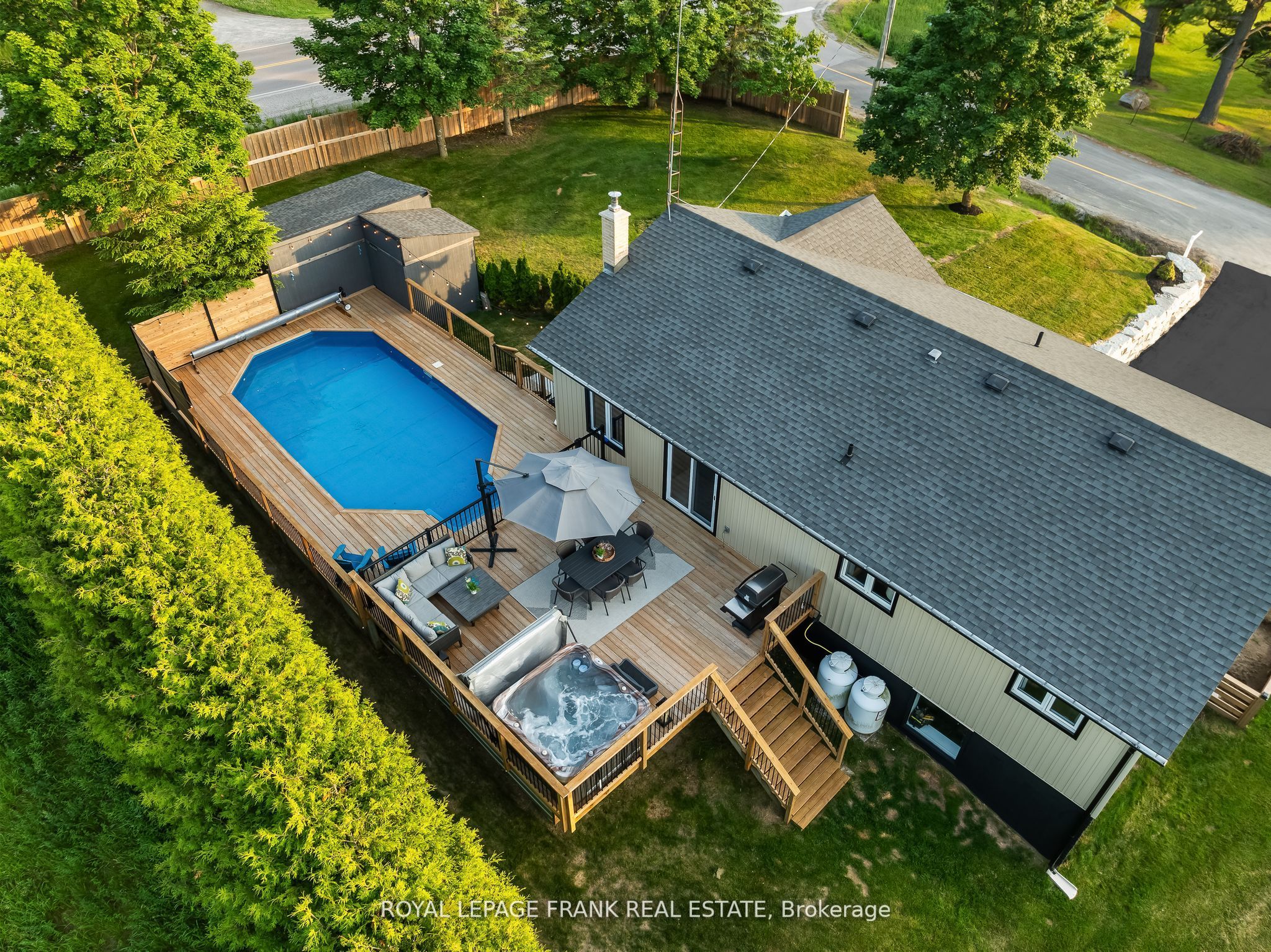 9003 Long Sault Rd Property Photo 1