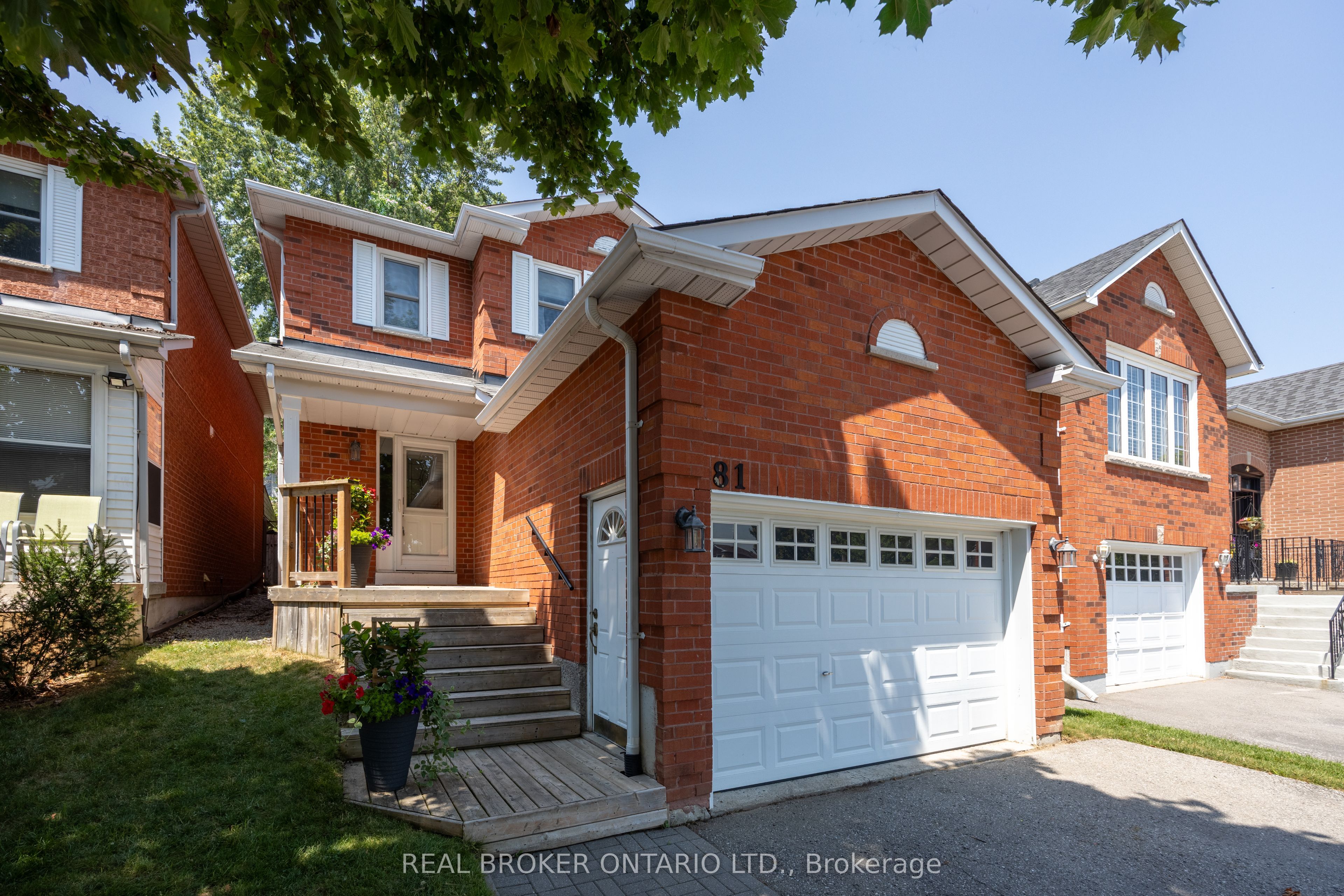 81 Mccrimmon Cres Property Photo 1