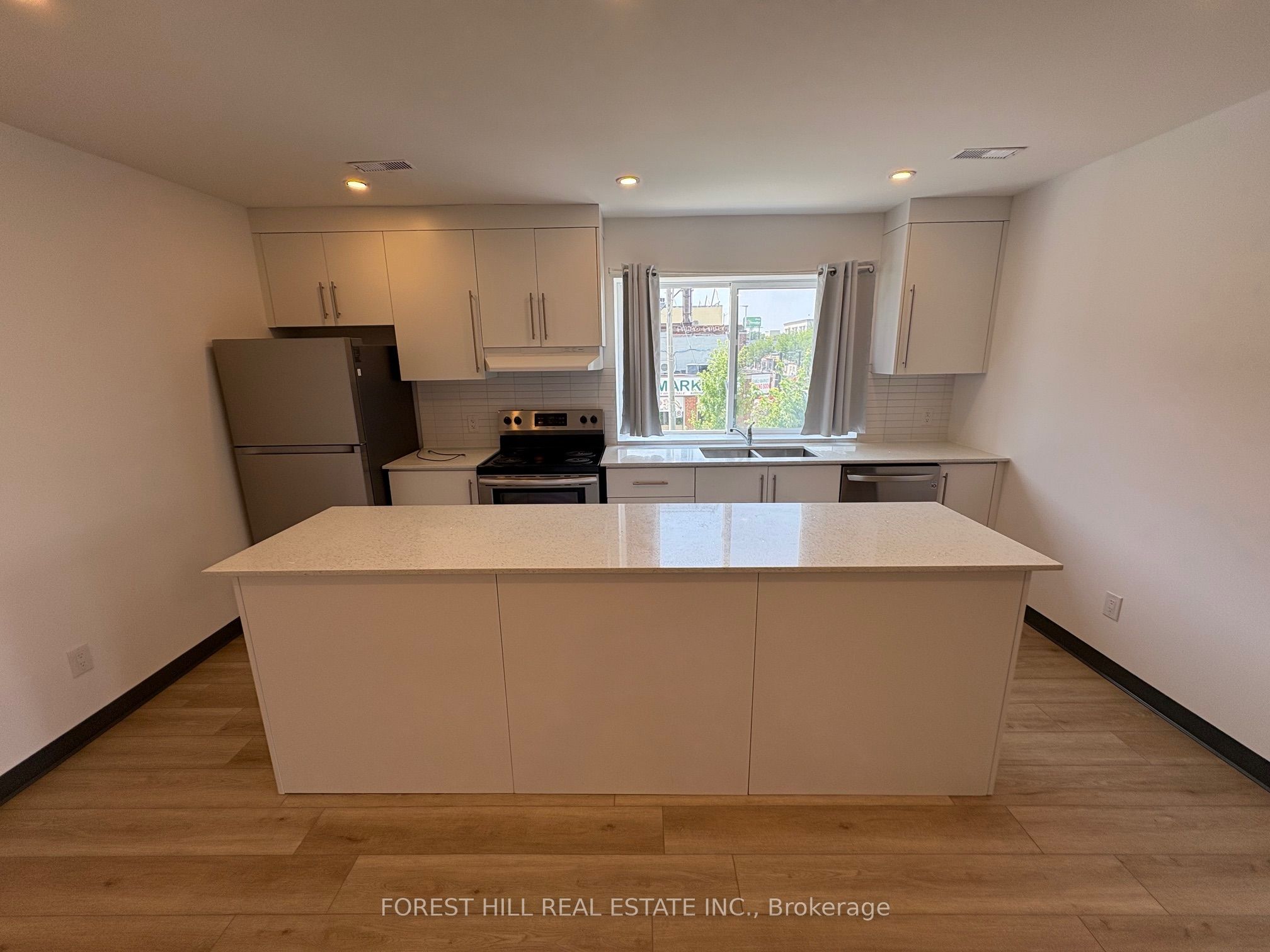 2879 Danforth Avenue 2 Property Photo 4