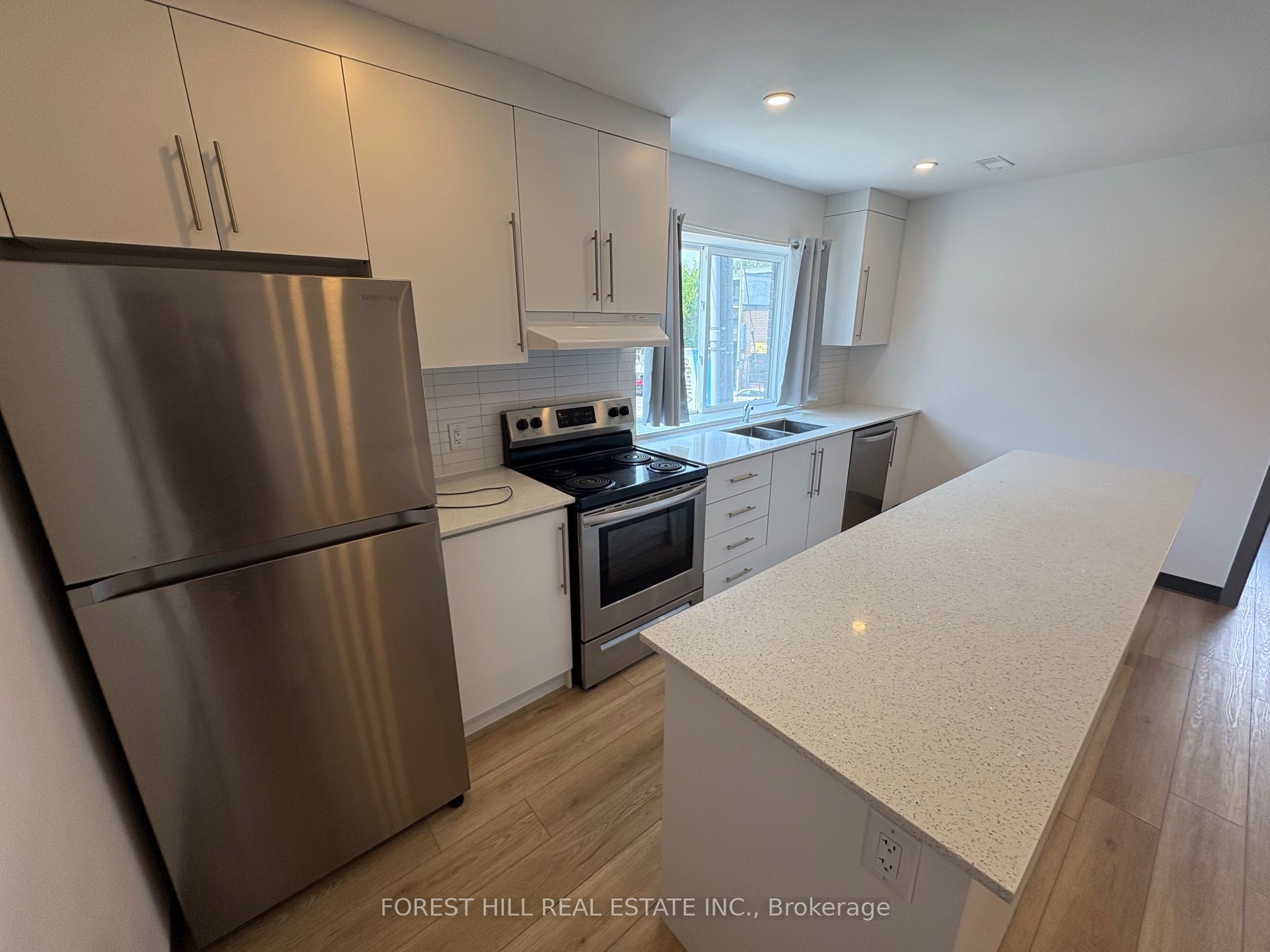 2879 Danforth Avenue 2 Property Photo 5