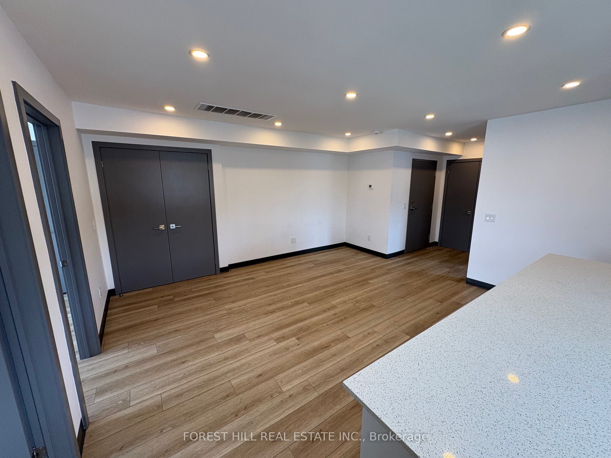 2879 Danforth Avenue 2 Property Photo 6